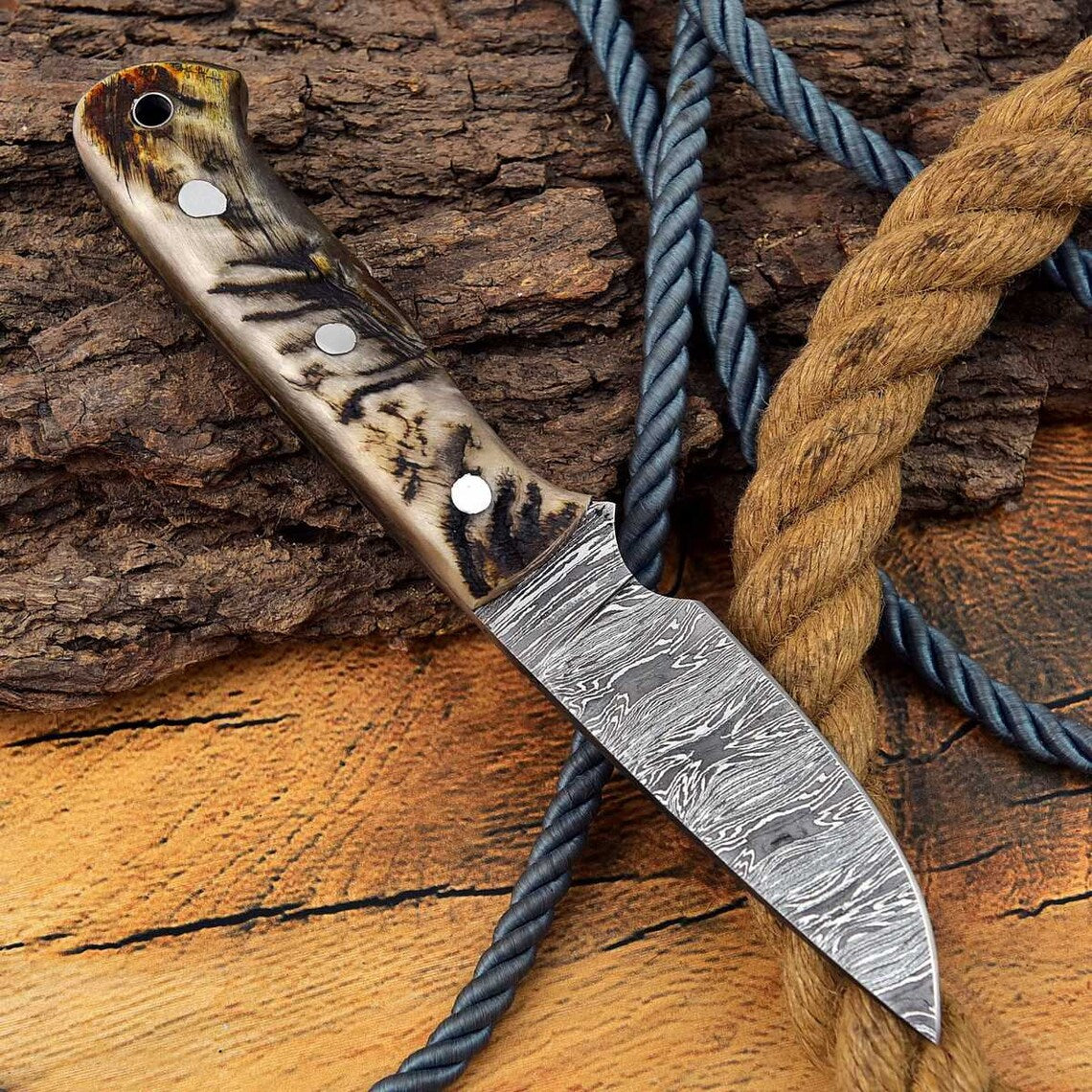 Custom Handmade Skinning Knife with Full Tang Damascus Steel Blade and Mountain Sheep Horn Handle - 7.25 Inches - Image 2
