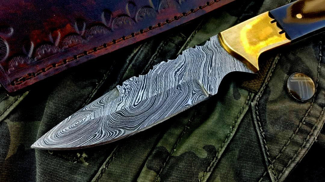Custom Handmade Twist Damascus Steel Narrow Blade Hunting Knife - Image 2