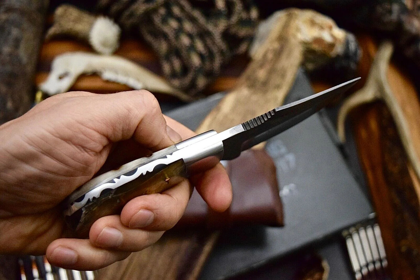 Custom Skinning Hunter’s Knife | Raindrops Damascus Steel Blade with Sheep Horn Handle | 7.2 Inches | Leather Sheath | KBS Knives - Image 3