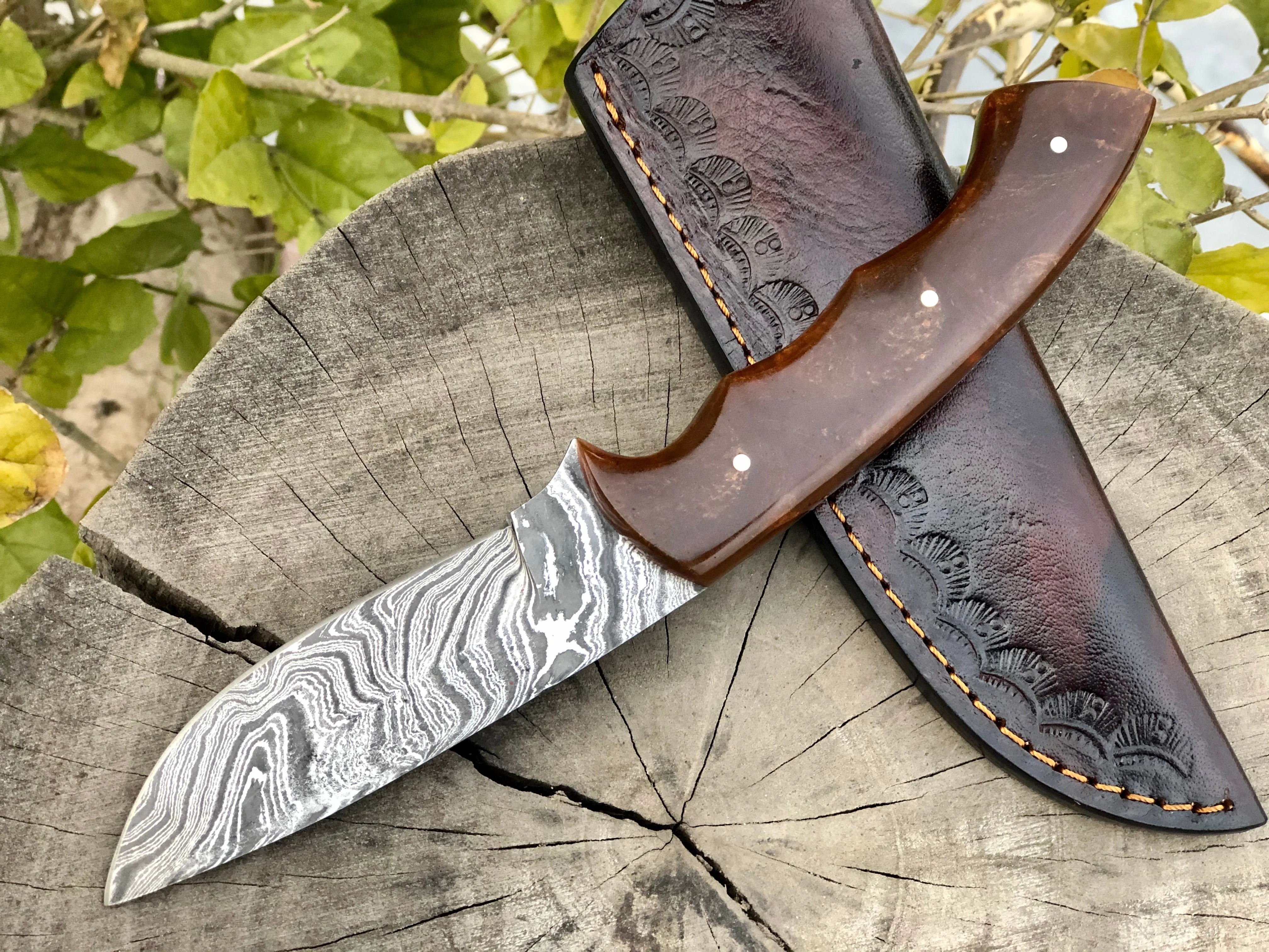 Damascus Hunting Knife with Resin Handle - Image 2