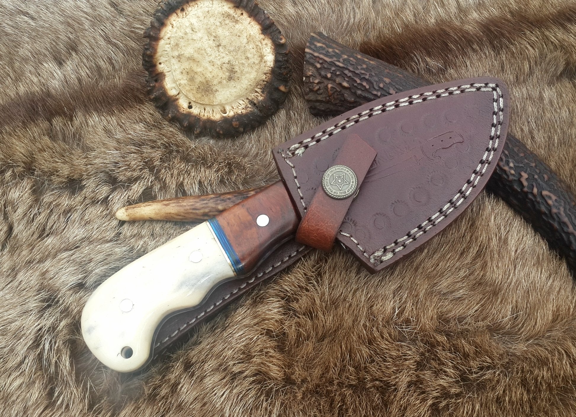 Damascus Steel Drop Point Skinning Knife with Bone and Rosewood Handle – 7 Inch Overall Length - Image 5