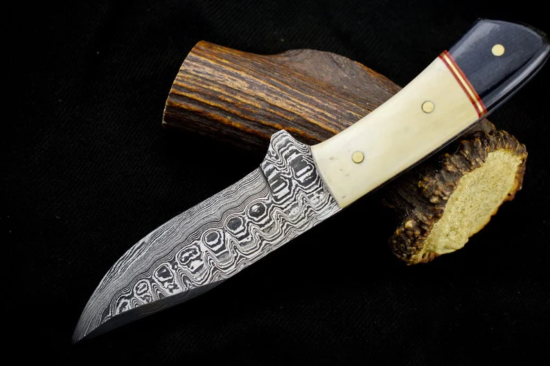 Damascus Steel Hunting Knife - Image 3