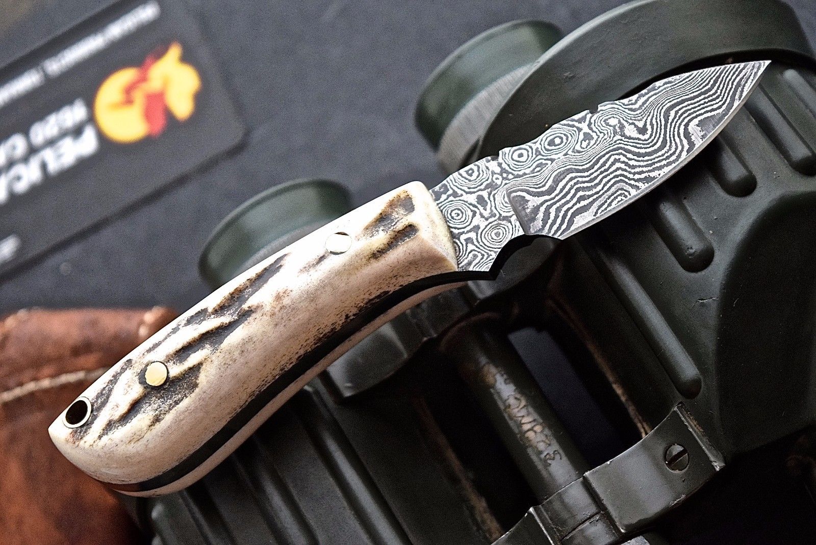 Damascus steel skinning knife - Image 2