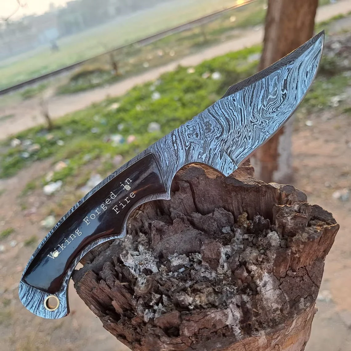 Deer Skinning Knife Custom Handmade Full Tang Fire Damascus Steel with Buffalo Horn Handle, 8-inch - The Blazecrest - Image 2