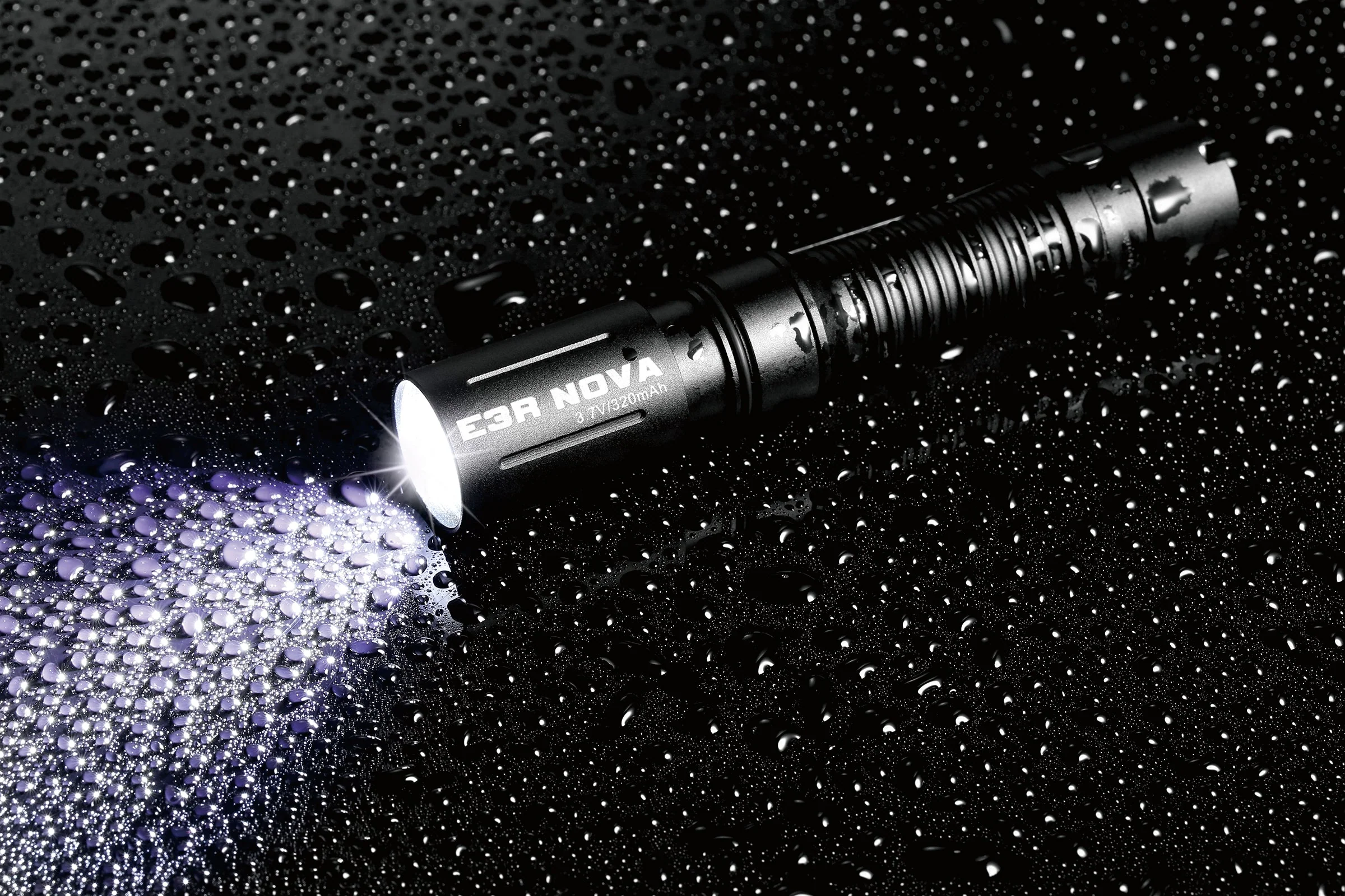 E3R Nova- 820 Lumen Rechargeable Flashlight - Image 11
