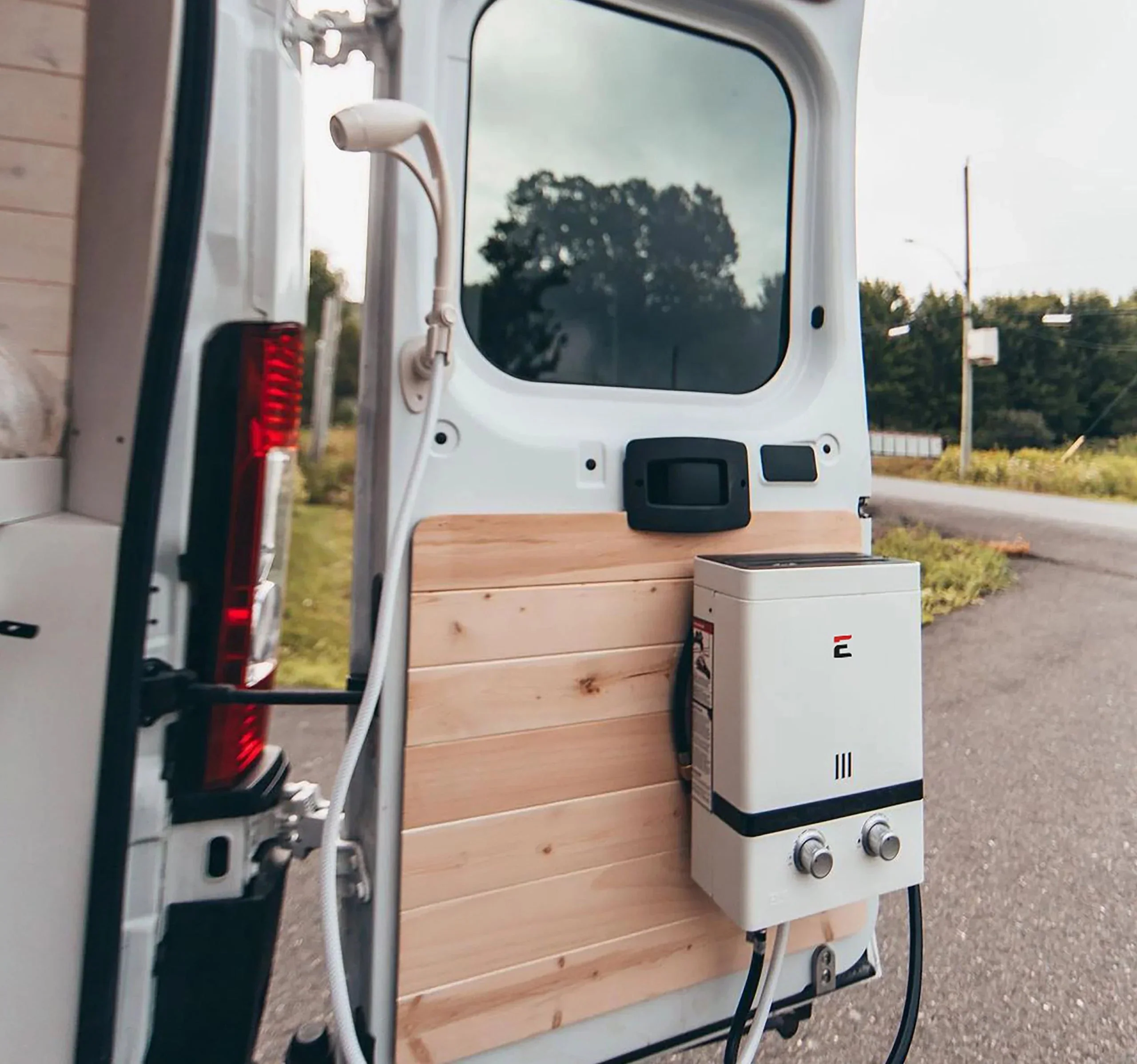 Eccotemp Luxé EL5 Portable Outdoor Tankless Water Heater - Image 13
