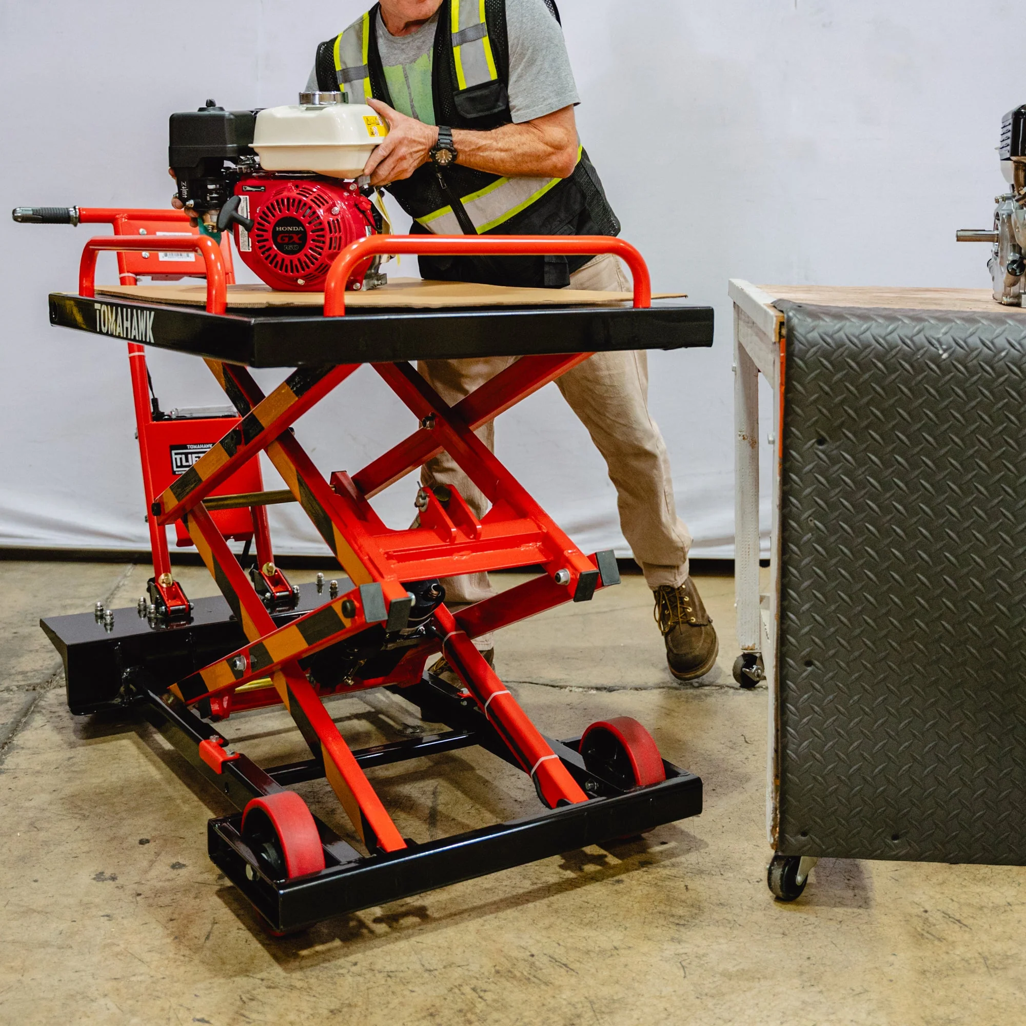 PRE ORDER: Electric Hydraulic Lift Table – 600 lb, 59 in. Extension Portable Powered Scissor Lift Cart for Warehouses, Shops & Material Handling - Image 4