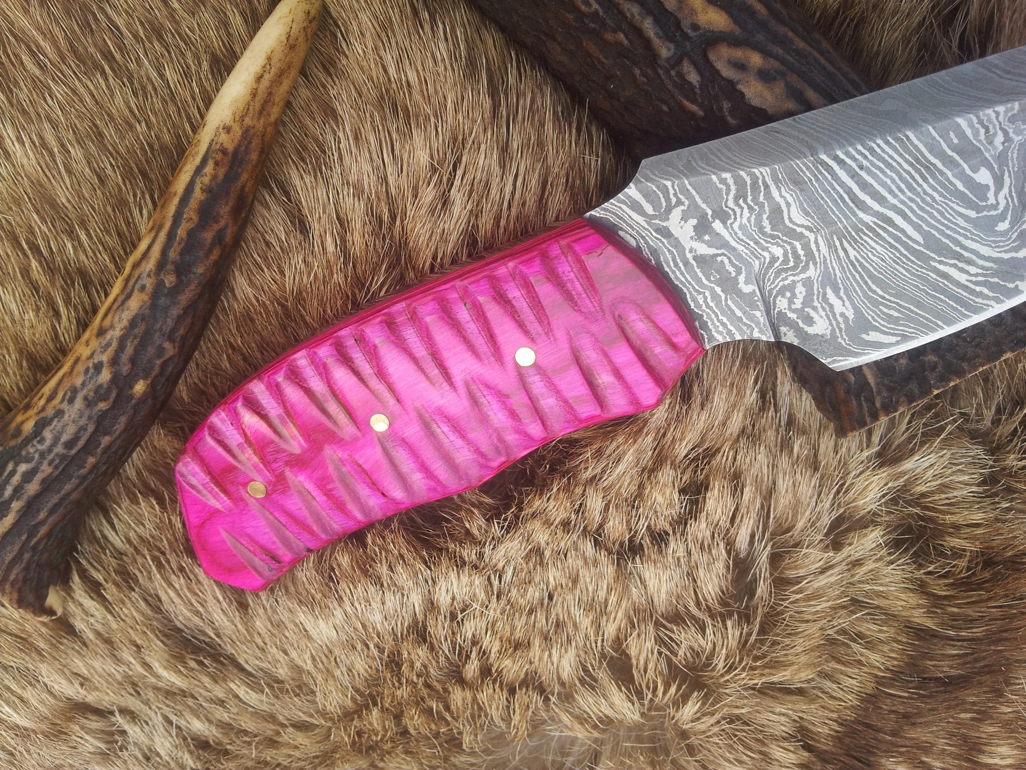 Exotic Pink Pakka Wood Damascus Steel Drop Point Skinning Knife – 7 Inch Overall Length - Image 3