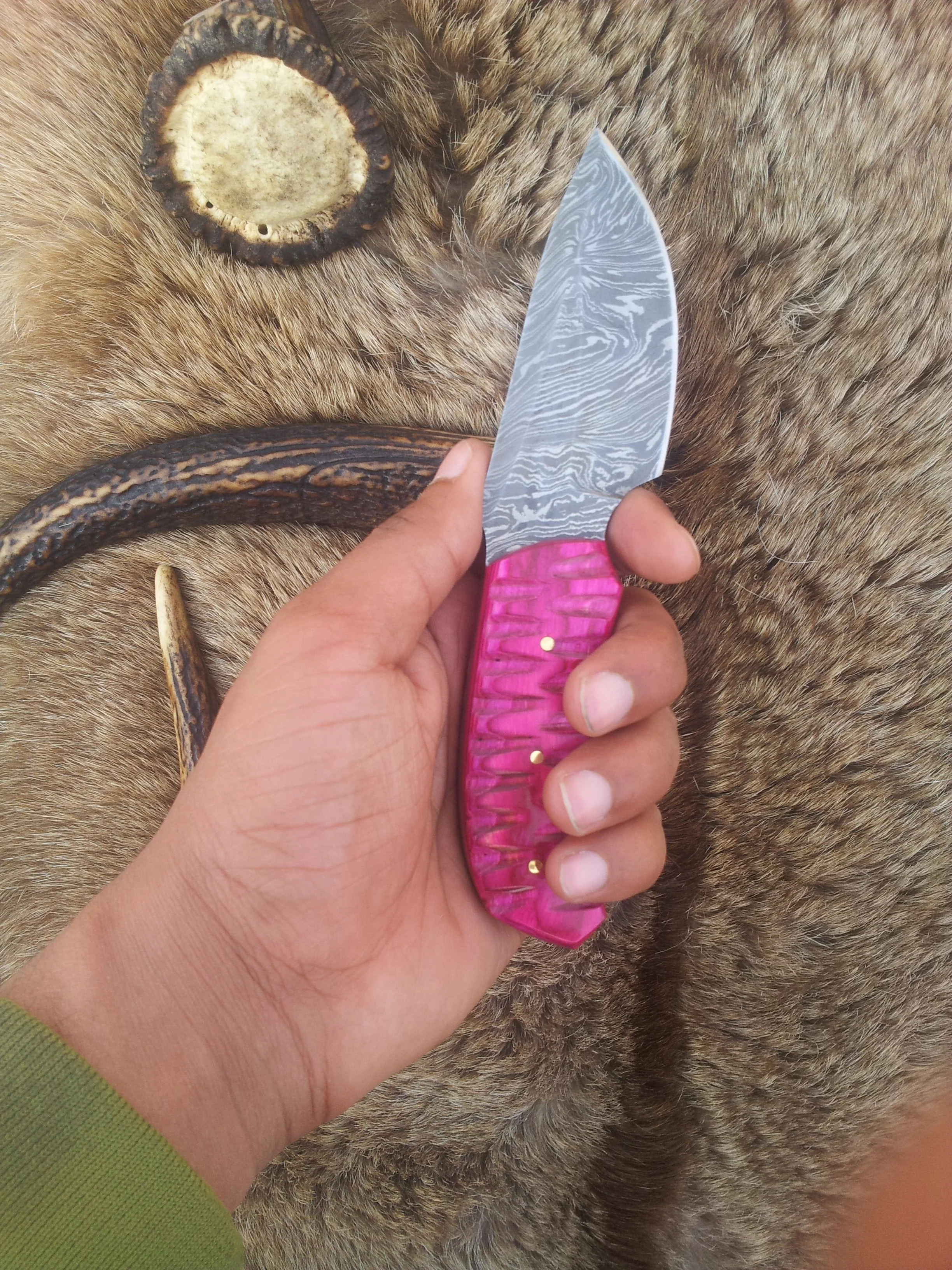 Exotic Pink Pakka Wood Damascus Steel Drop Point Skinning Knife – 7 Inch Overall Length - Image 4