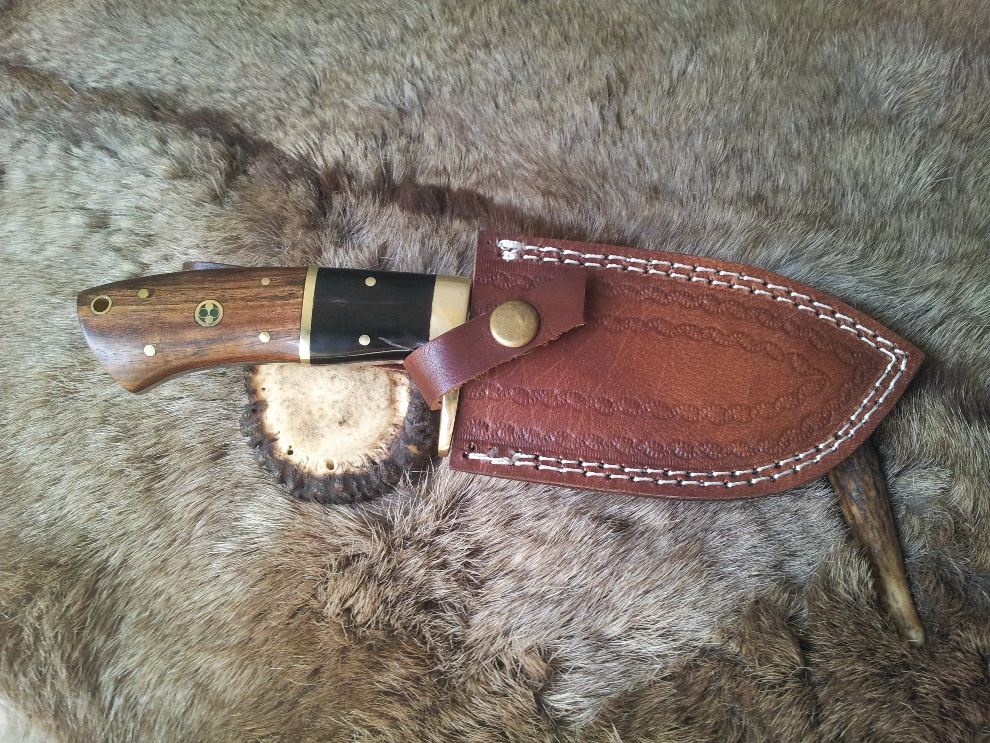 Fixed Blade Guthook Knife - 1095 High Carbon Steel & Rosewood/Buffalo Horn Handle - Image 4