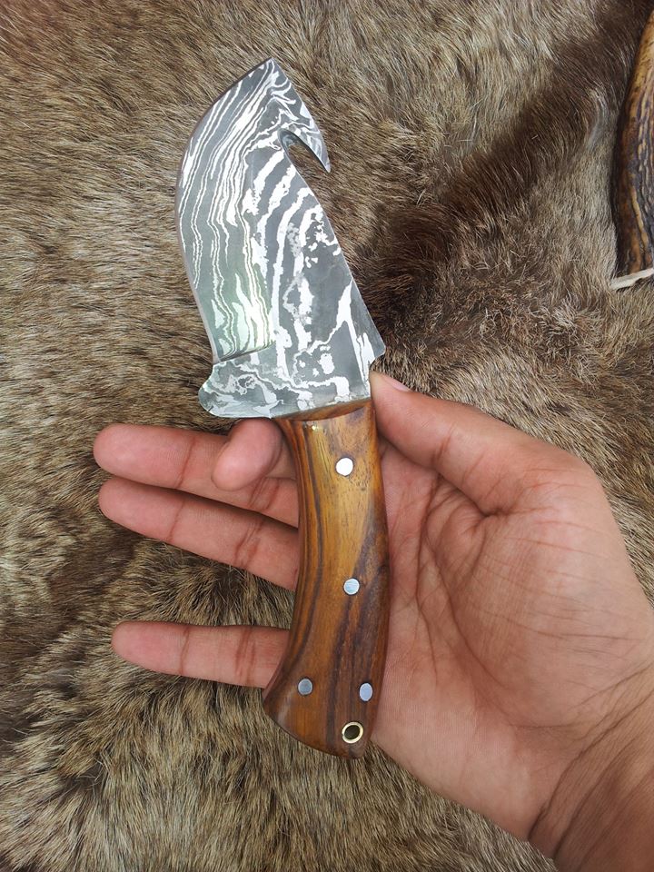 Frontier Edge Guthook Knife with Custom Handmade Damascus Steel Blade - Image 2