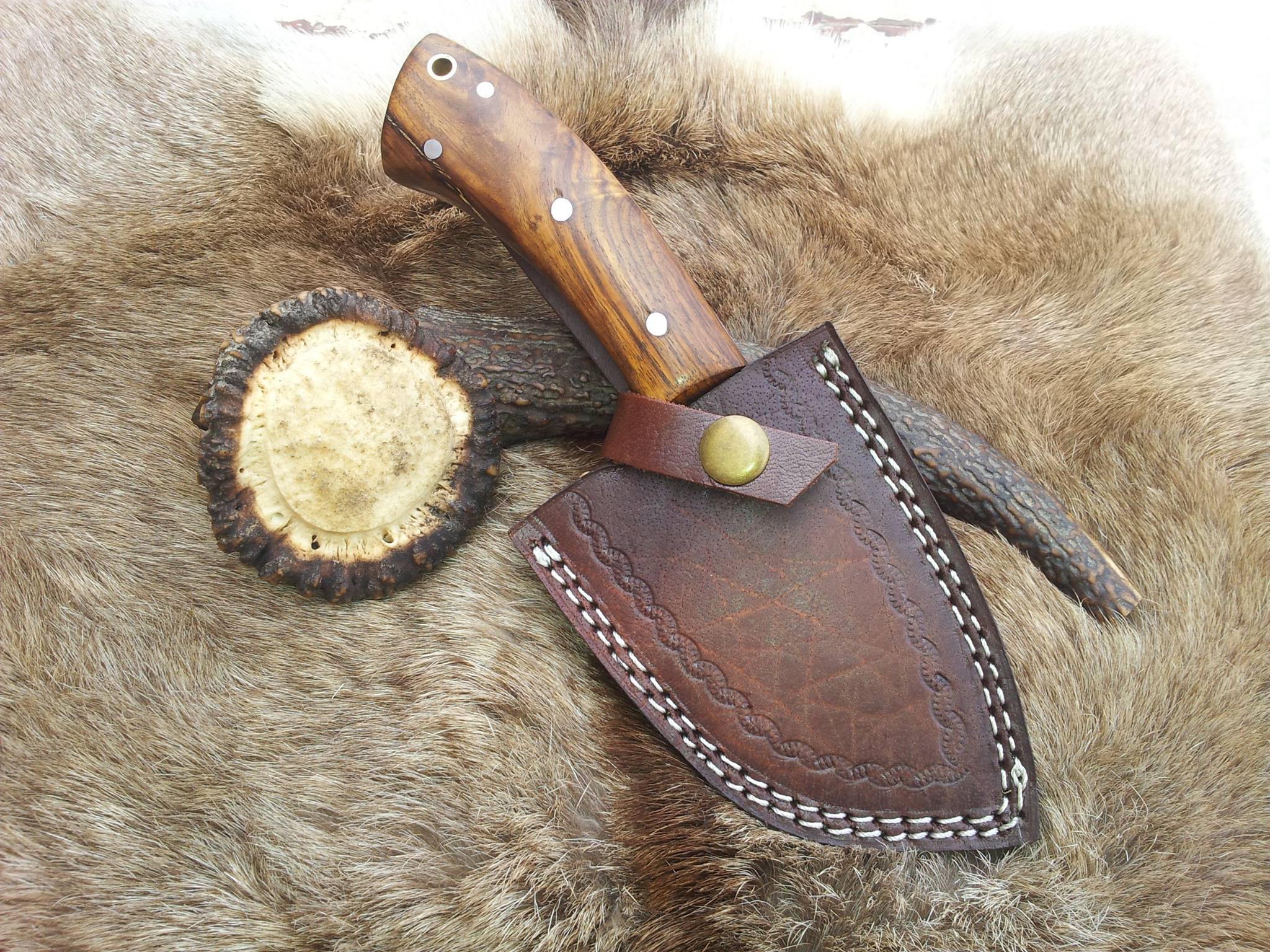 Frontier Edge Guthook Knife with Custom Handmade Damascus Steel Blade - Image 4