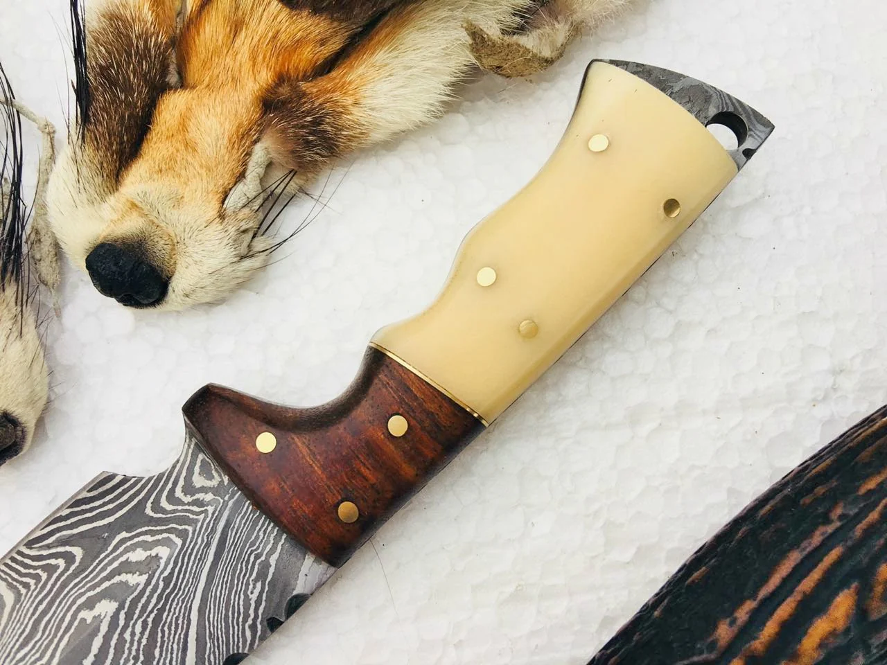 Full Tang Custom Handmade Damascus Steel Gut Hook Skinning EDC Knife - Image 3