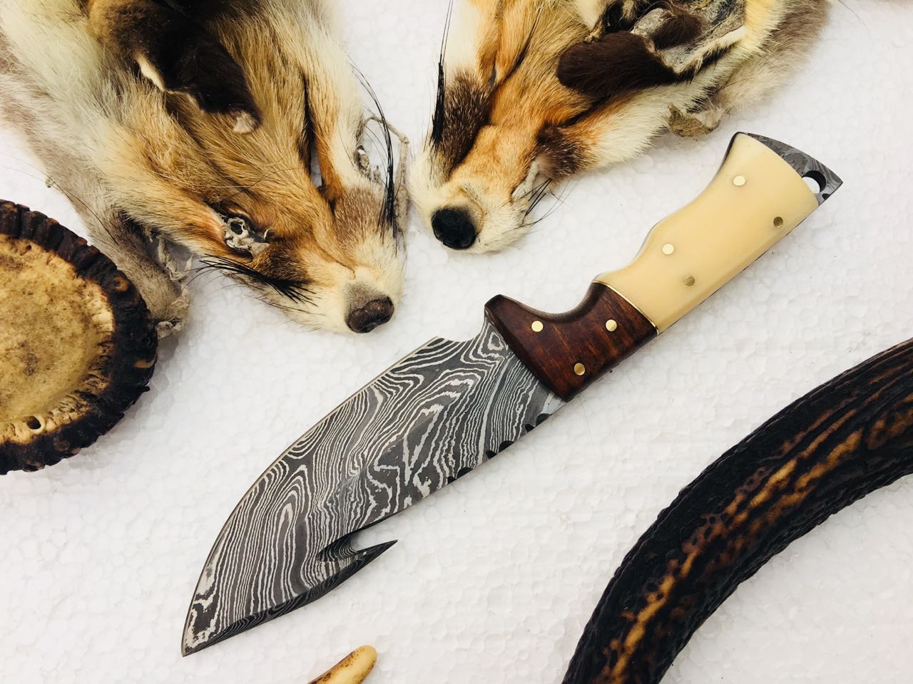 Full Tang Custom Handmade Damascus Steel Gut Hook Skinning EDC Knife - Image 5
