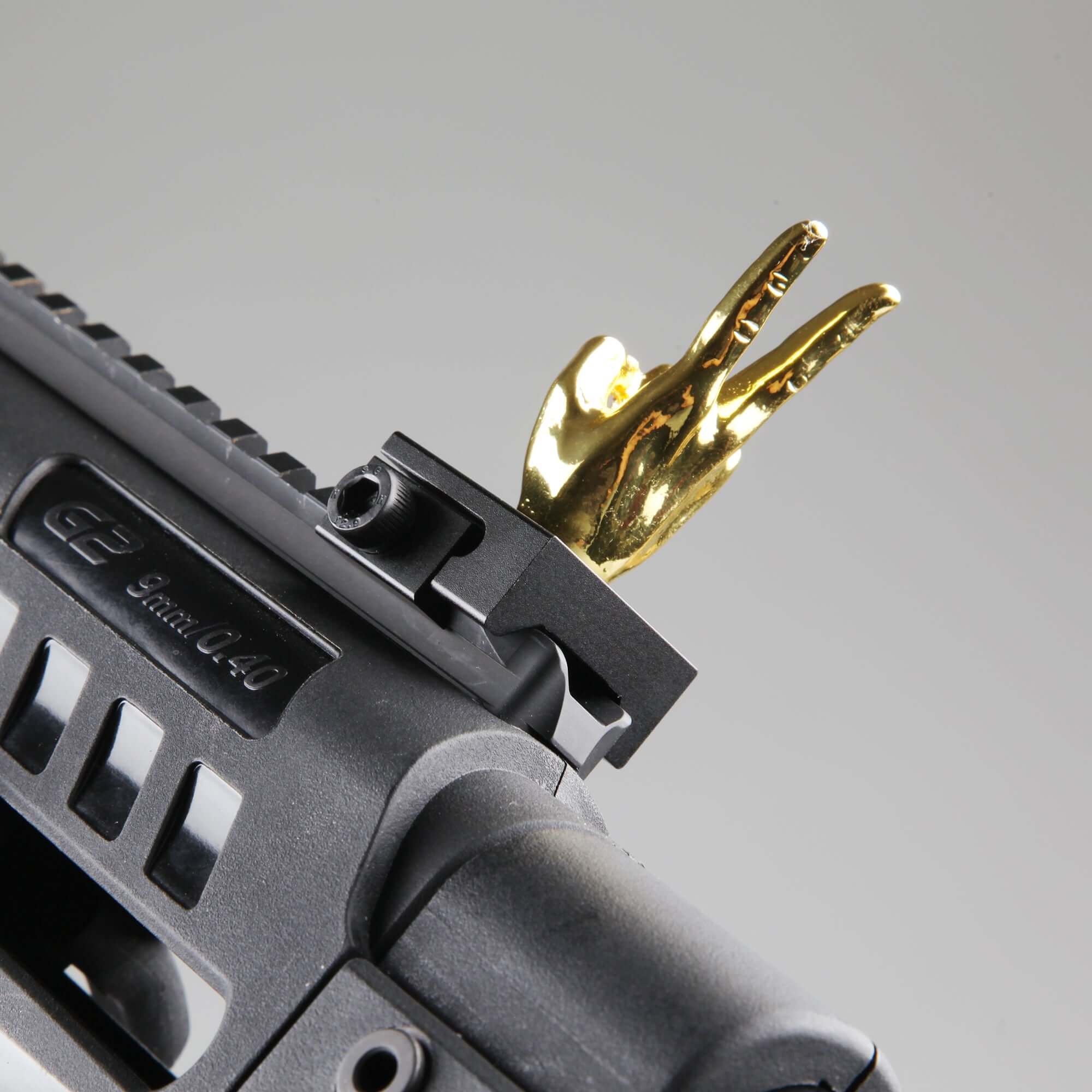 Golden Color Novelty Finger Iron Sight Set - Straight (V Hand & Thumbs Up) - Image 5