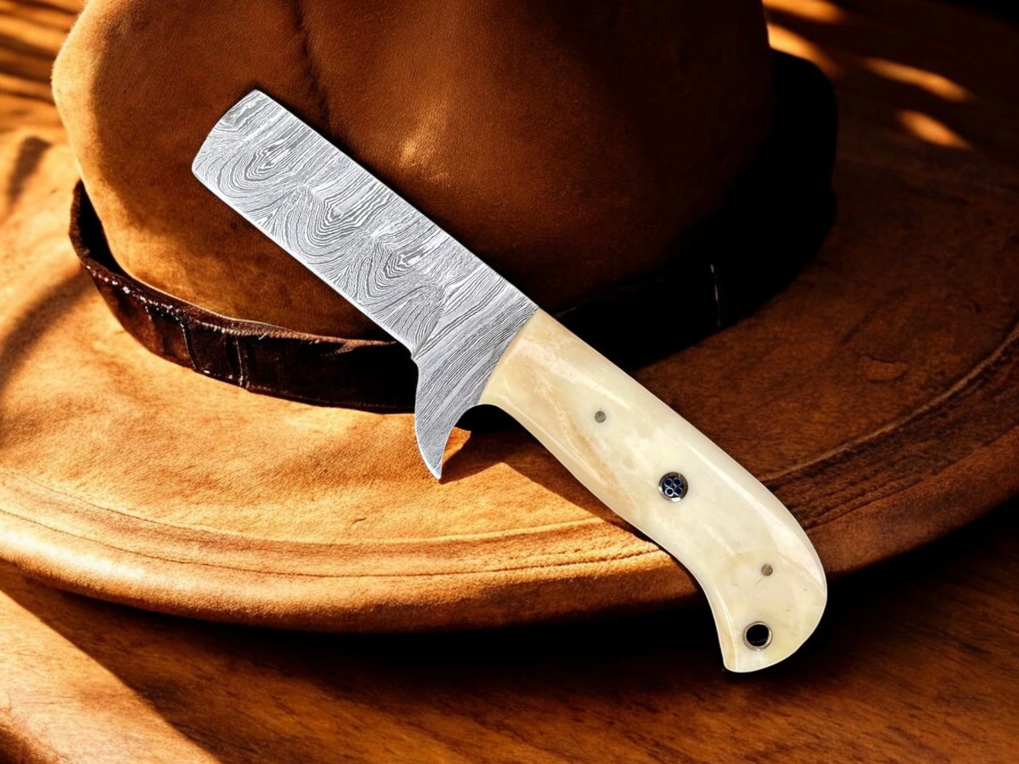 Handmade Bull Cutter - Damascus Steel Blade & Bone Handle - Image 2