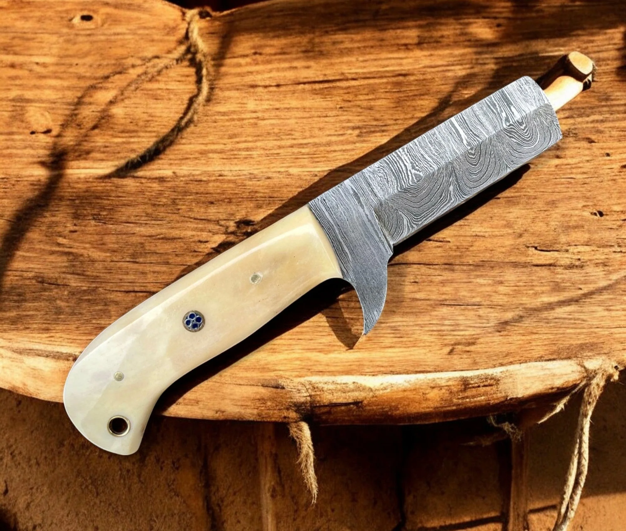 Handmade Bull Cutter - Damascus Steel Blade & Bone Handle - Image 3