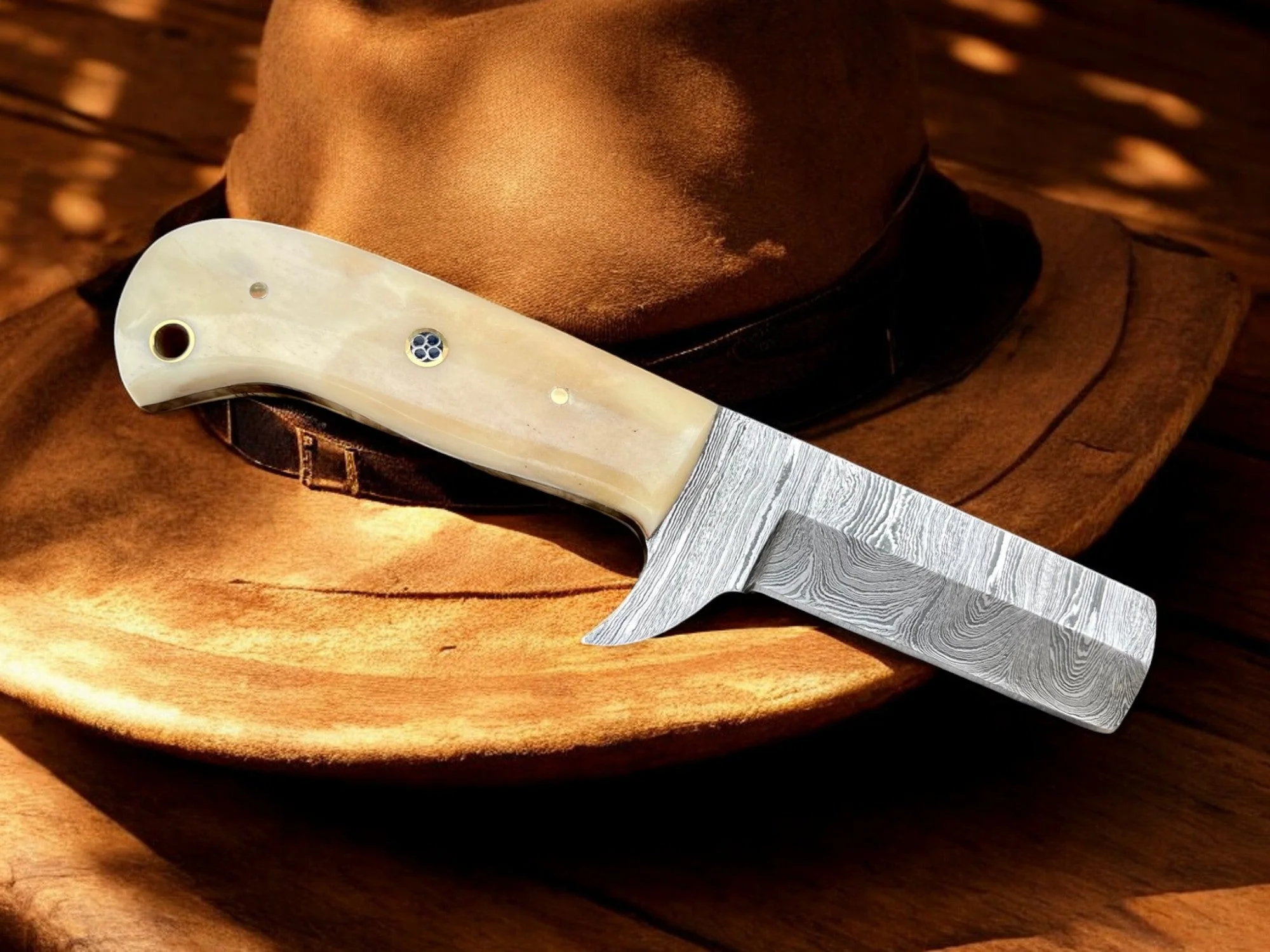 Handmade Bull Cutter - Damascus Steel Blade & Bone Handle - Image 4