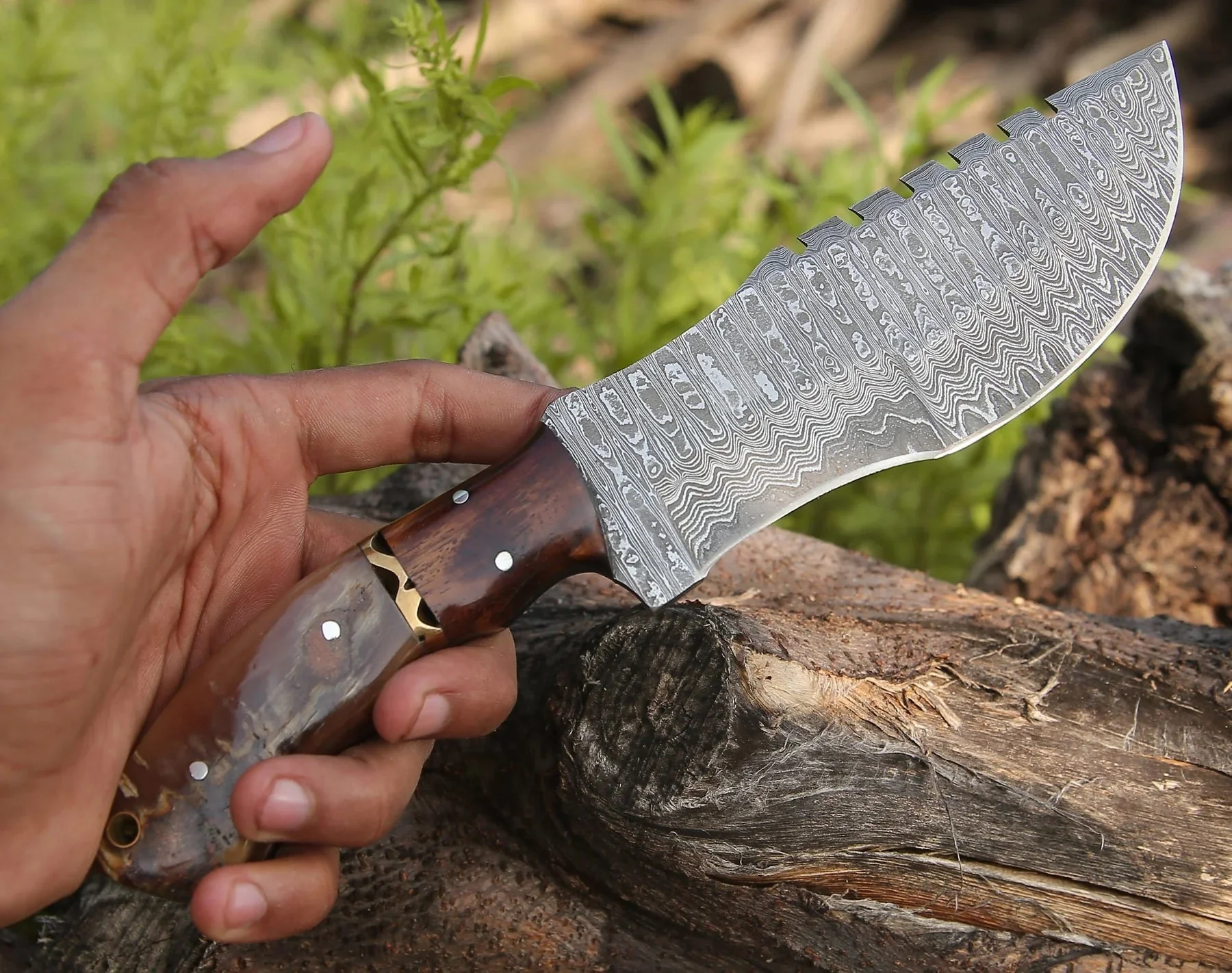 Handmade Damascus Steel Tom Brown Best Tracker Knife For sale with Sheep Horn, Rose Wood and Brass Spacer Handle and Leather Sheath - Image 2