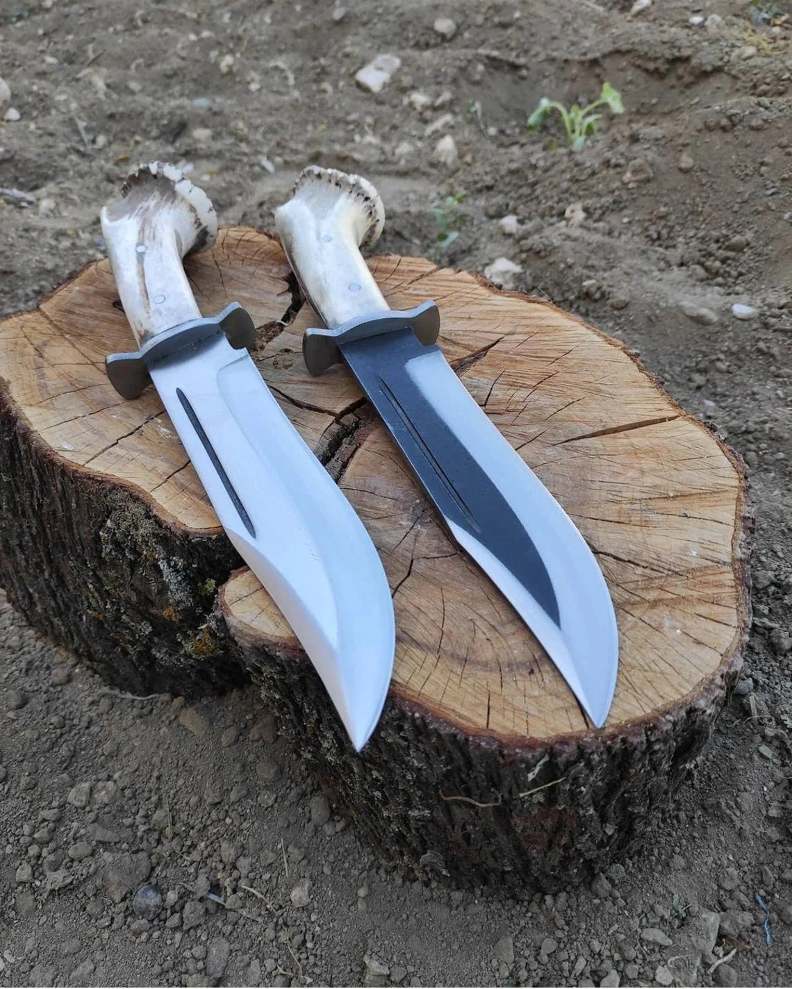 High-Carbon 1095 Forged Steel Bowie Knife - Handmade Deer Horn Guard Handle, Leather Sheath Included - Image 2