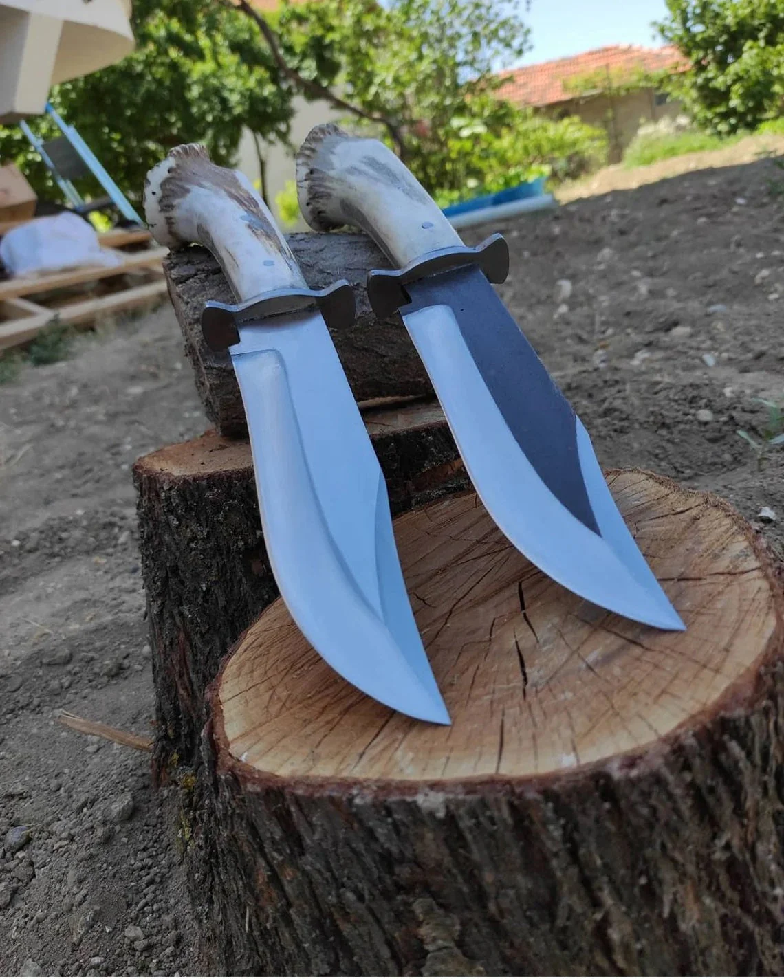 High-Carbon 1095 Forged Steel Bowie Knife - Handmade Deer Horn Guard Handle, Leather Sheath Included - Image 3