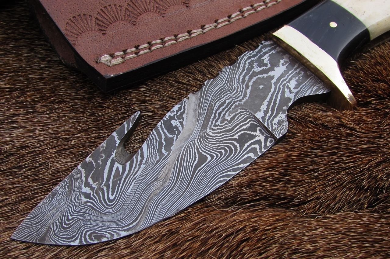 Hunter's Fixed Blade Guthook Knife - Damascus Steel & Water Buffalo Horn/Camel Bone Handle - Image 2