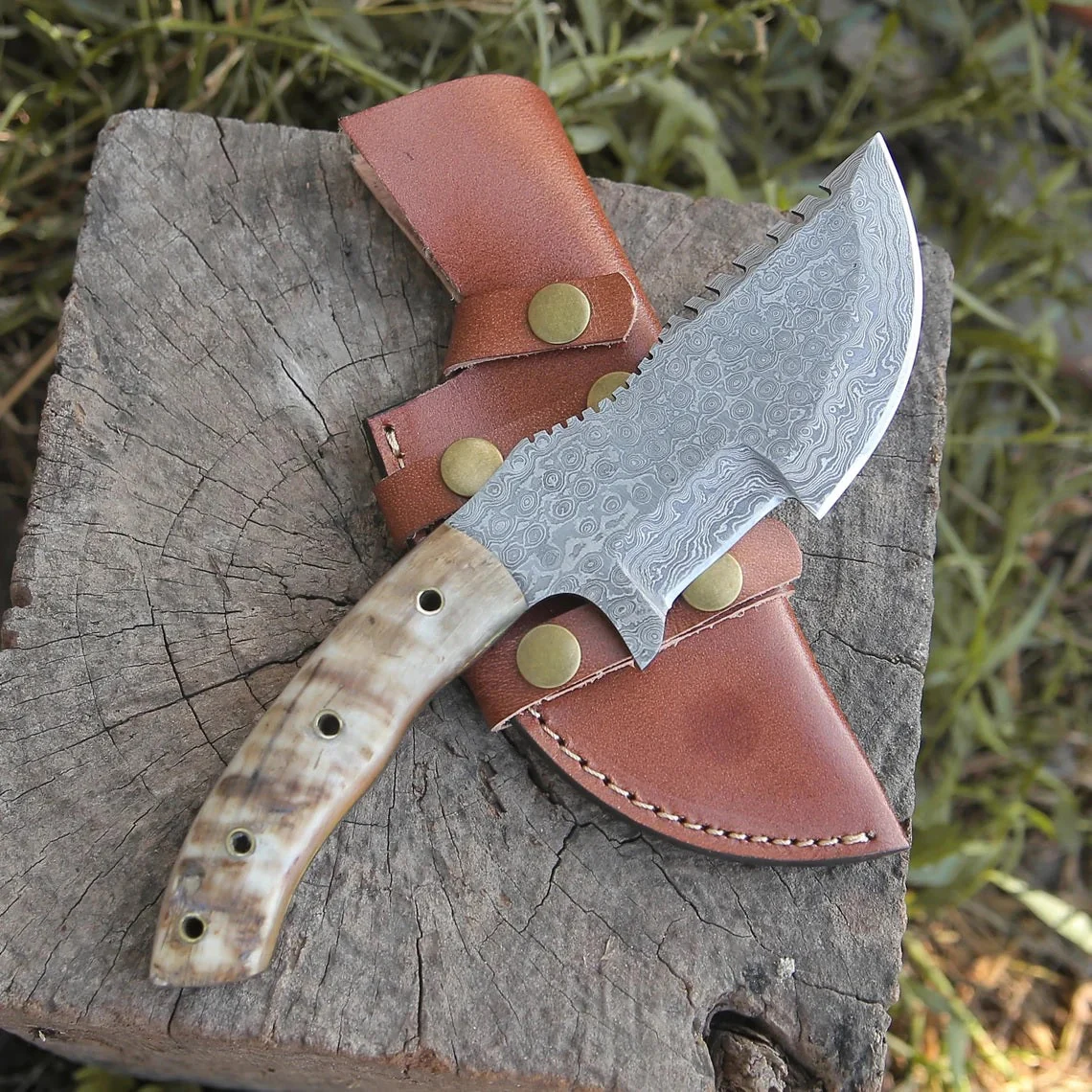 Knife from the Movie Hunted – 10" Damascus Steel with Sheep Horn Handle - Image 2