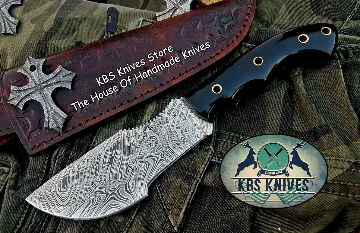 Knife in Hunted – 10" Damascus Steel with Buffalo Horn Handle - Image 2