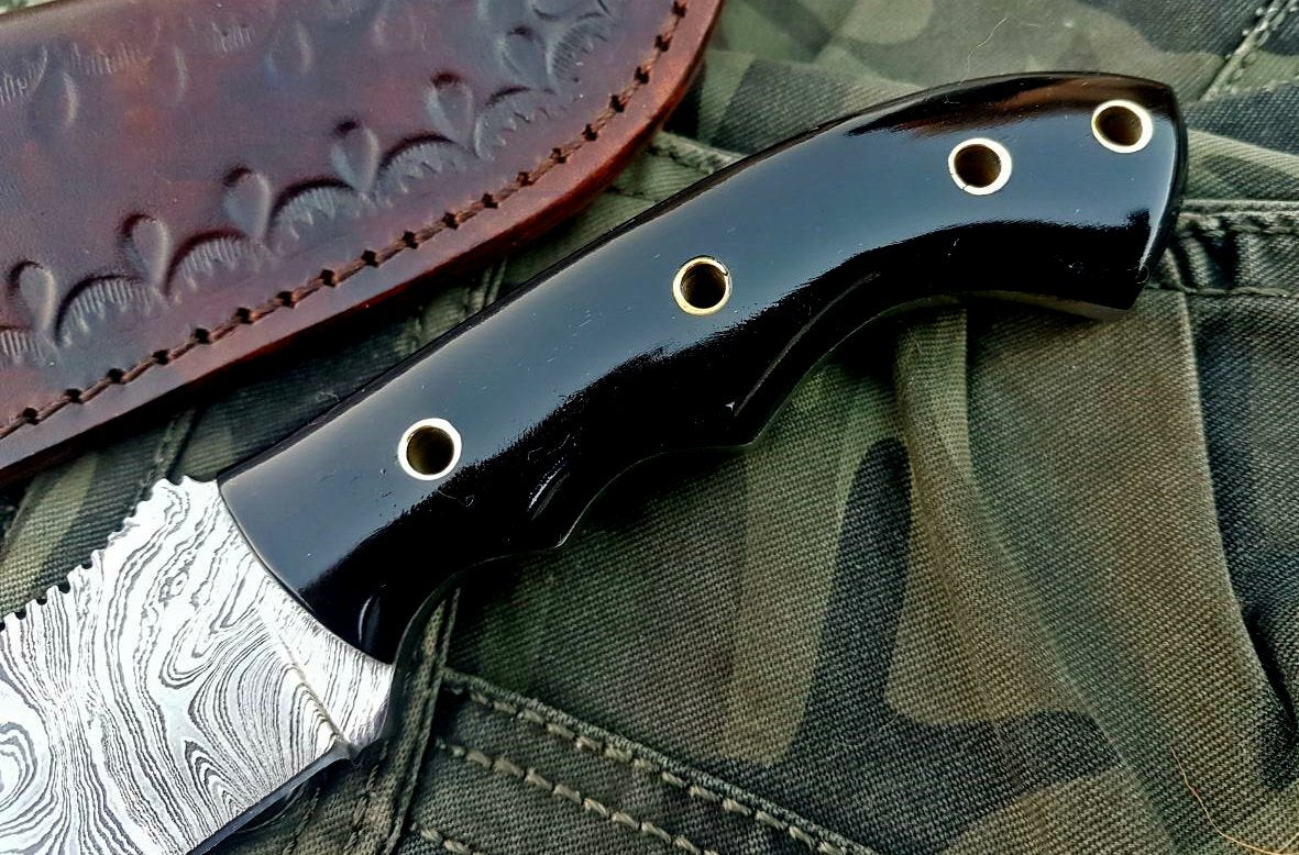 Knife in Hunted – 10" Damascus Steel with Buffalo Horn Handle - Image 4