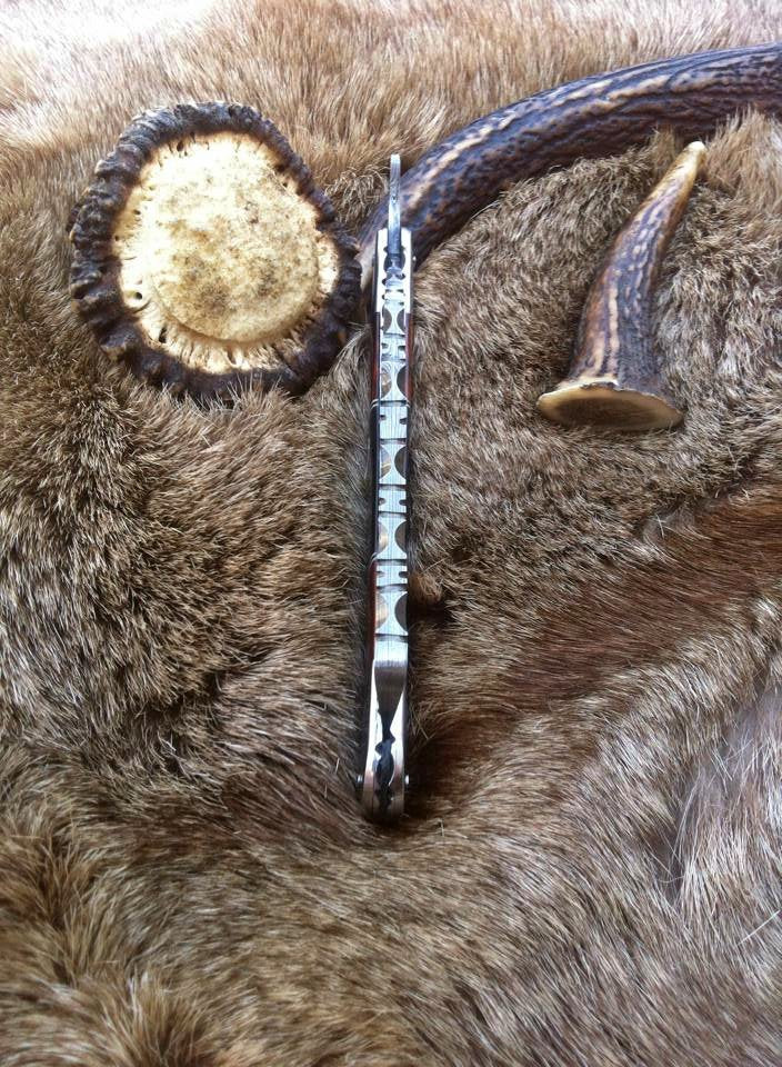 Luxury Antique Razor with Damascus Steel Blade and Buffalo Horn-Rosewood, Brass Bolsters Handle - Includes Leather Case - Available Exclusively at KBS Knives Store - Image 3