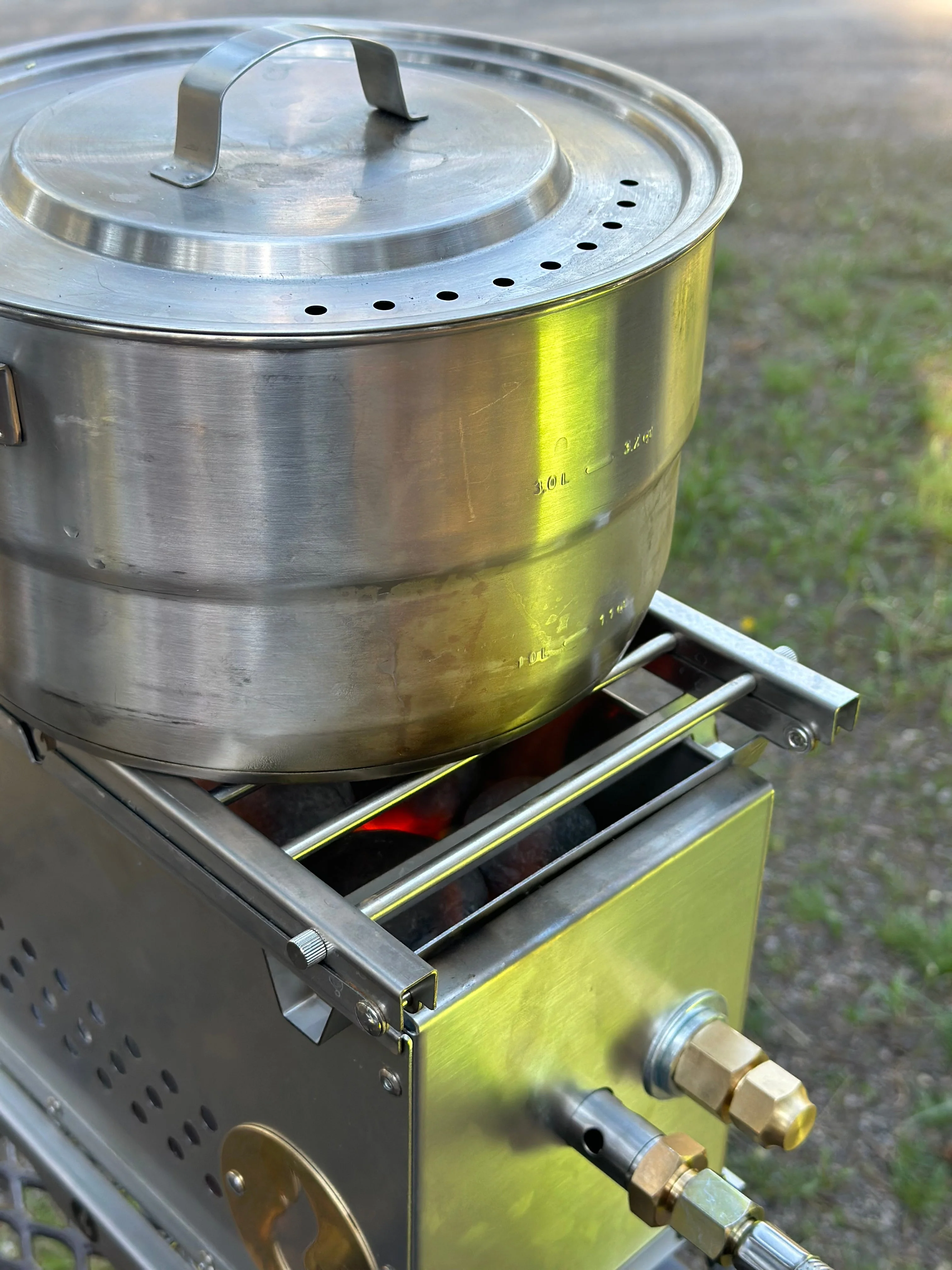 Over Under Grill Thingy: Stand and Grill In One! (SOLD OUT) - Image 6