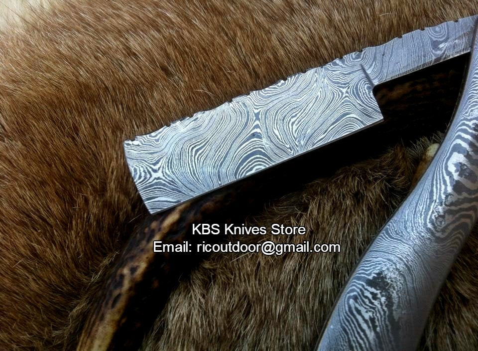 Premium Antique Razor with Damascus Steel Blade and Damascus Steel Scales Handle - Includes Leather Case - Available Exclusively at KBS Knives Store - Image 2