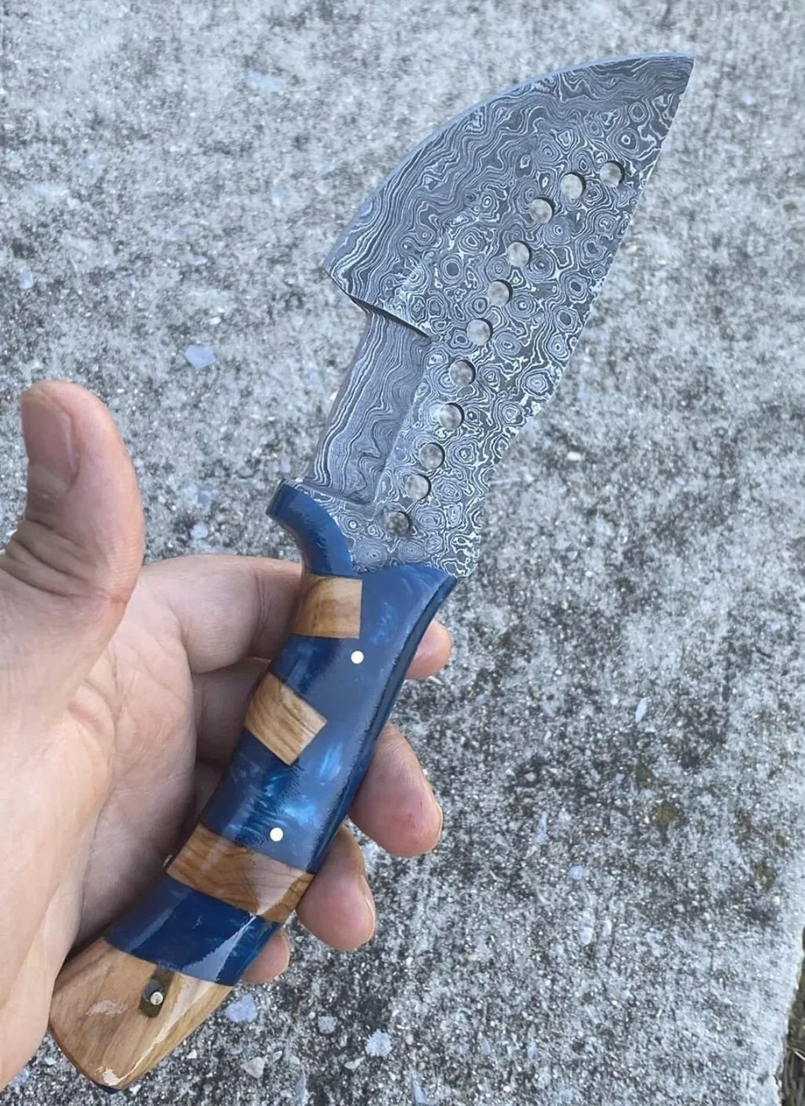 Raindrops Pattern Damascus Steel Handmade Tom Brown Tracker Knife with Epoxy Resin Handle - 10 Inches Overall Length - Image 3