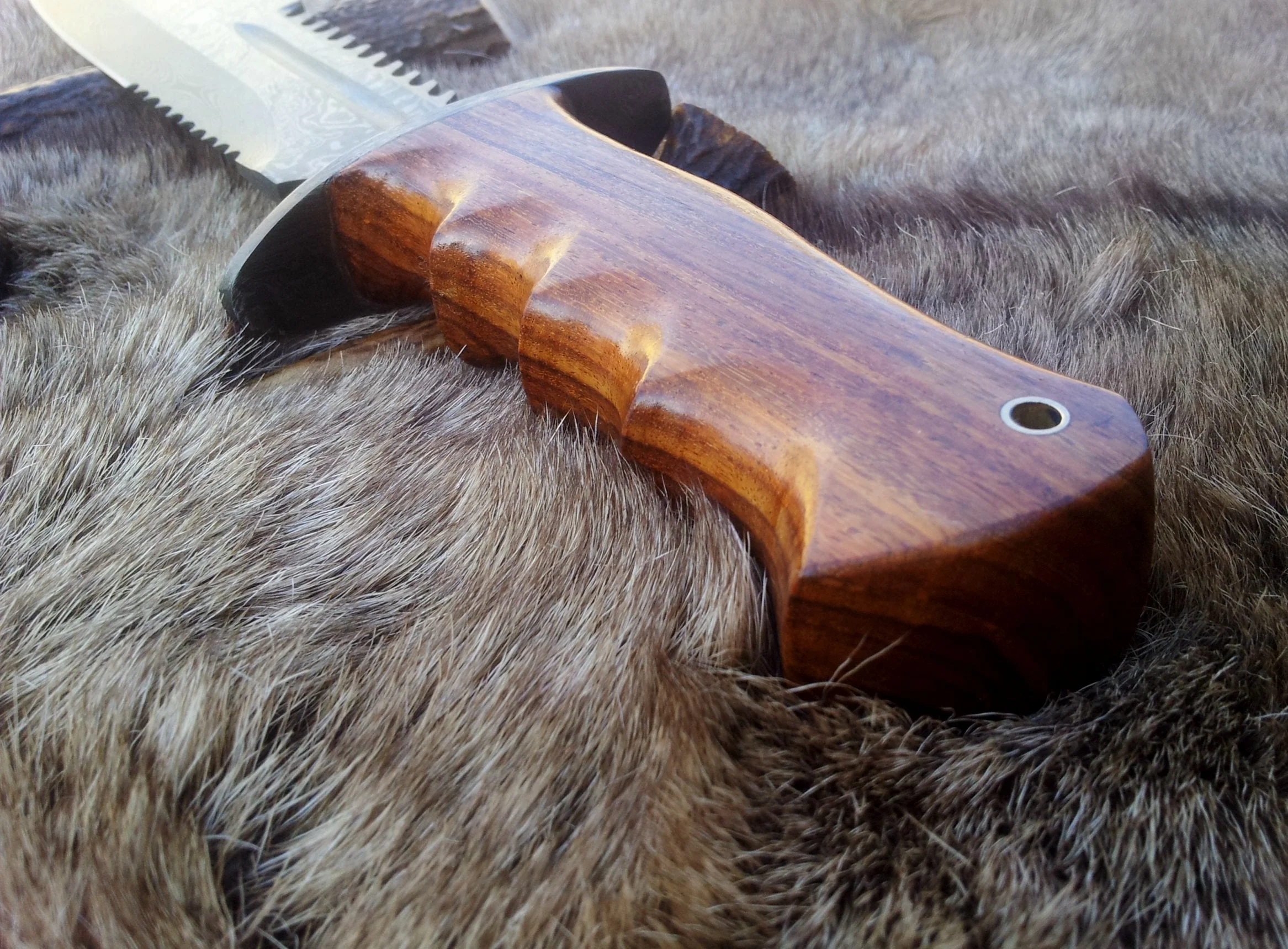 Ranger Survival Bowie Knife with Custom Handcrafted Damascus Steel Blade & Rosewood Handle - 15 Inches - Image 2