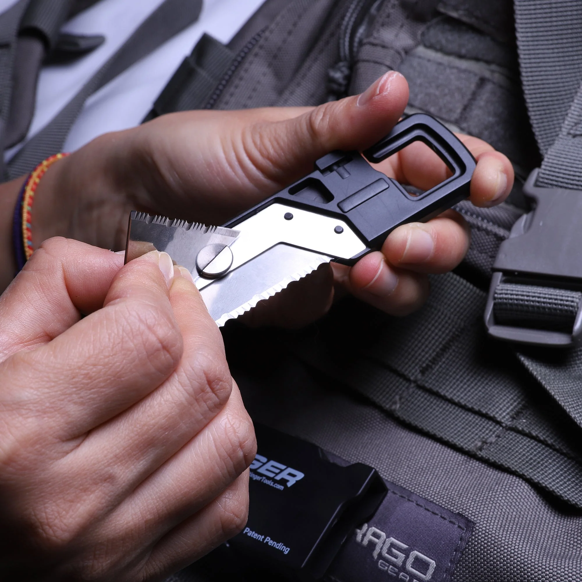 ResqBlade Utility Knife with Window Breaker & Seatbelt Cutter - Image 6