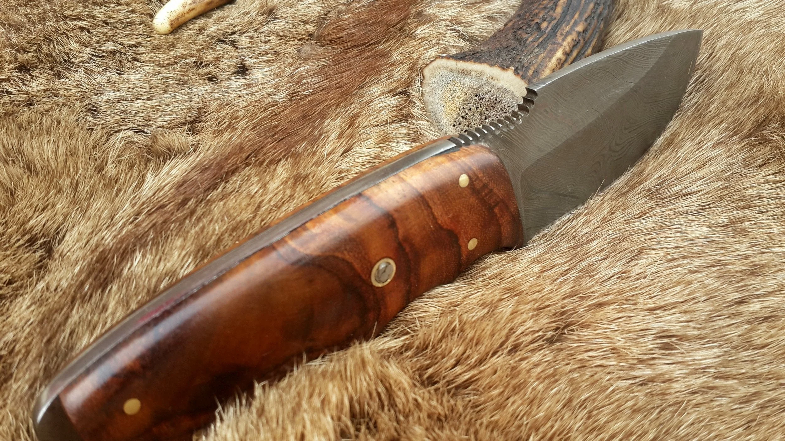 Skinning Blade Custom Handmade Full Tang Damascus Steel with Rosewood Handle, 7.5-inch - The Rosewood Edge - Image 3