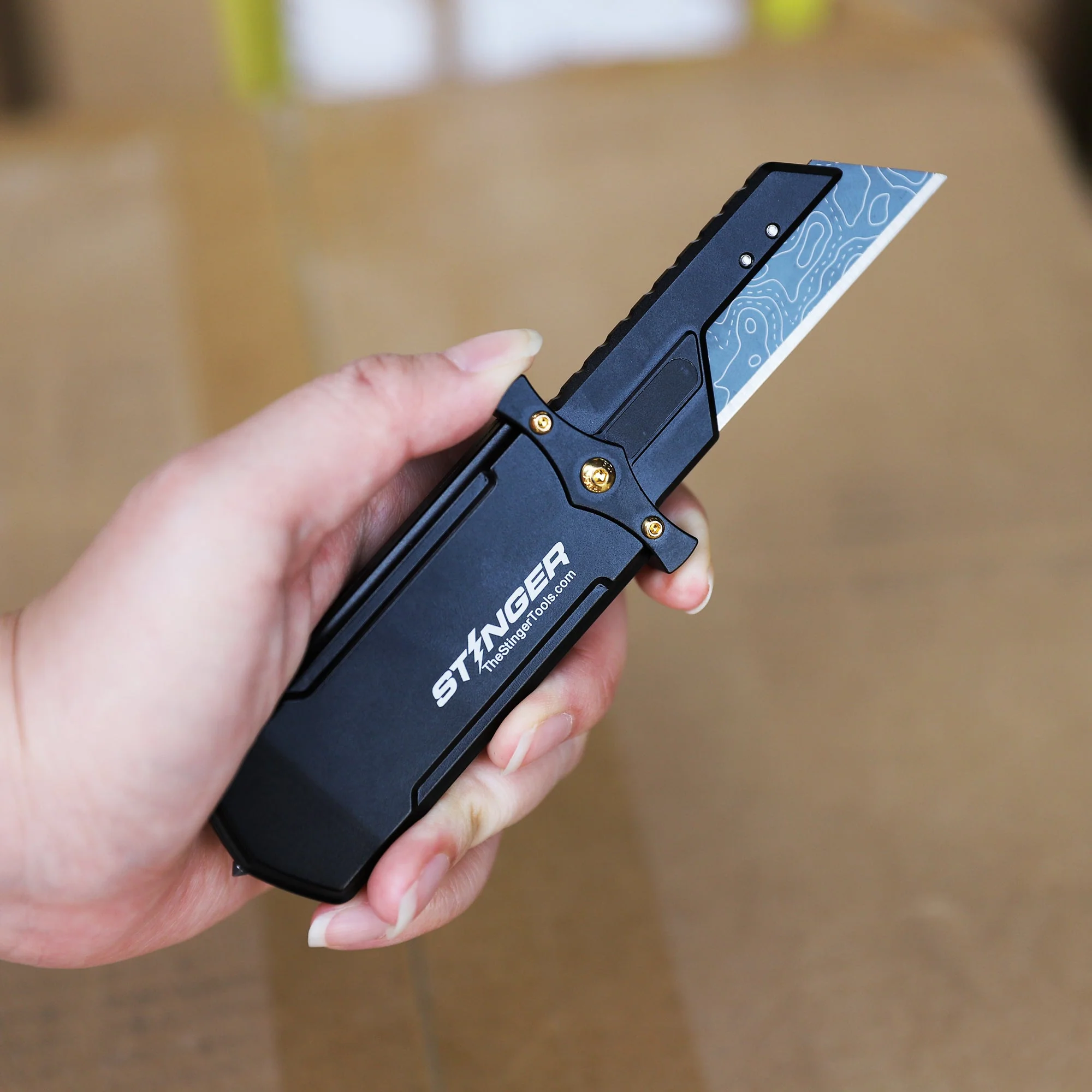 Stinger Buster Tool with P01 Serrated Utility Edge - Image 10
