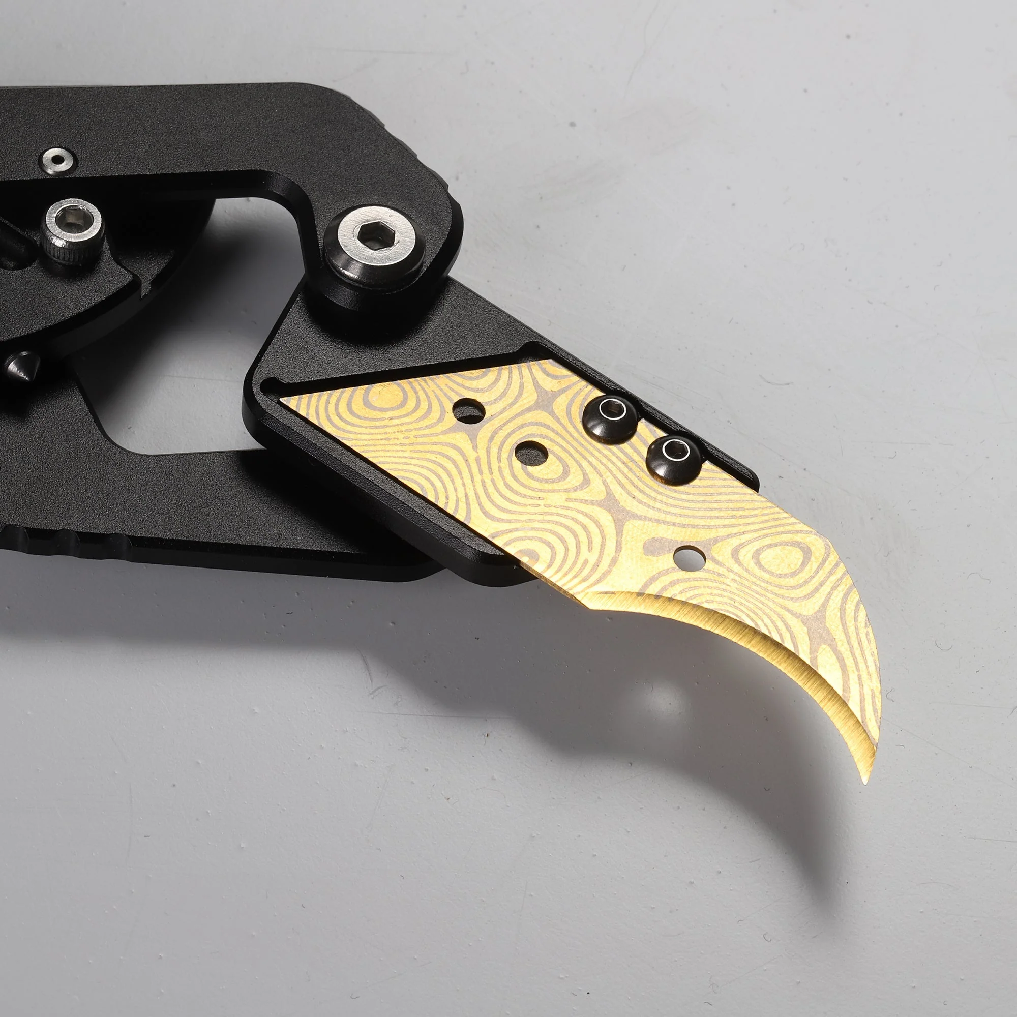 Stinger Dog Tag Tool, Folding Pocket Utility - Matte Black w/ Golden Edge - Image 5