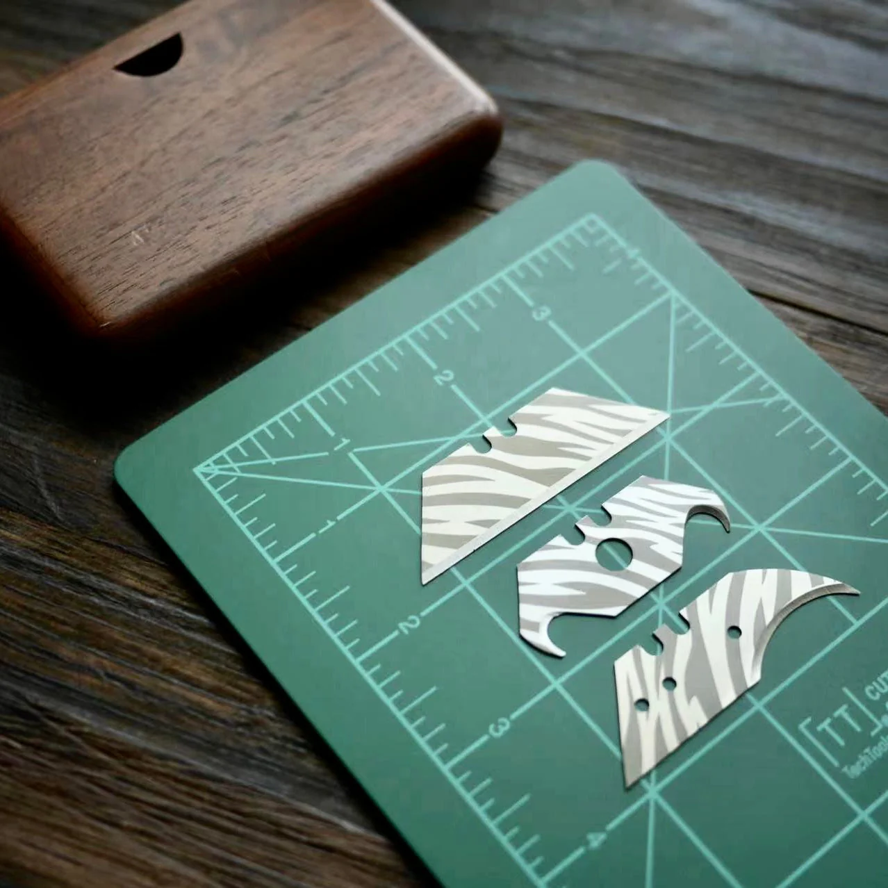 Stinger Laser Engraved Utility Edges, Tool Replacements - Tiger Pattern - Image 2