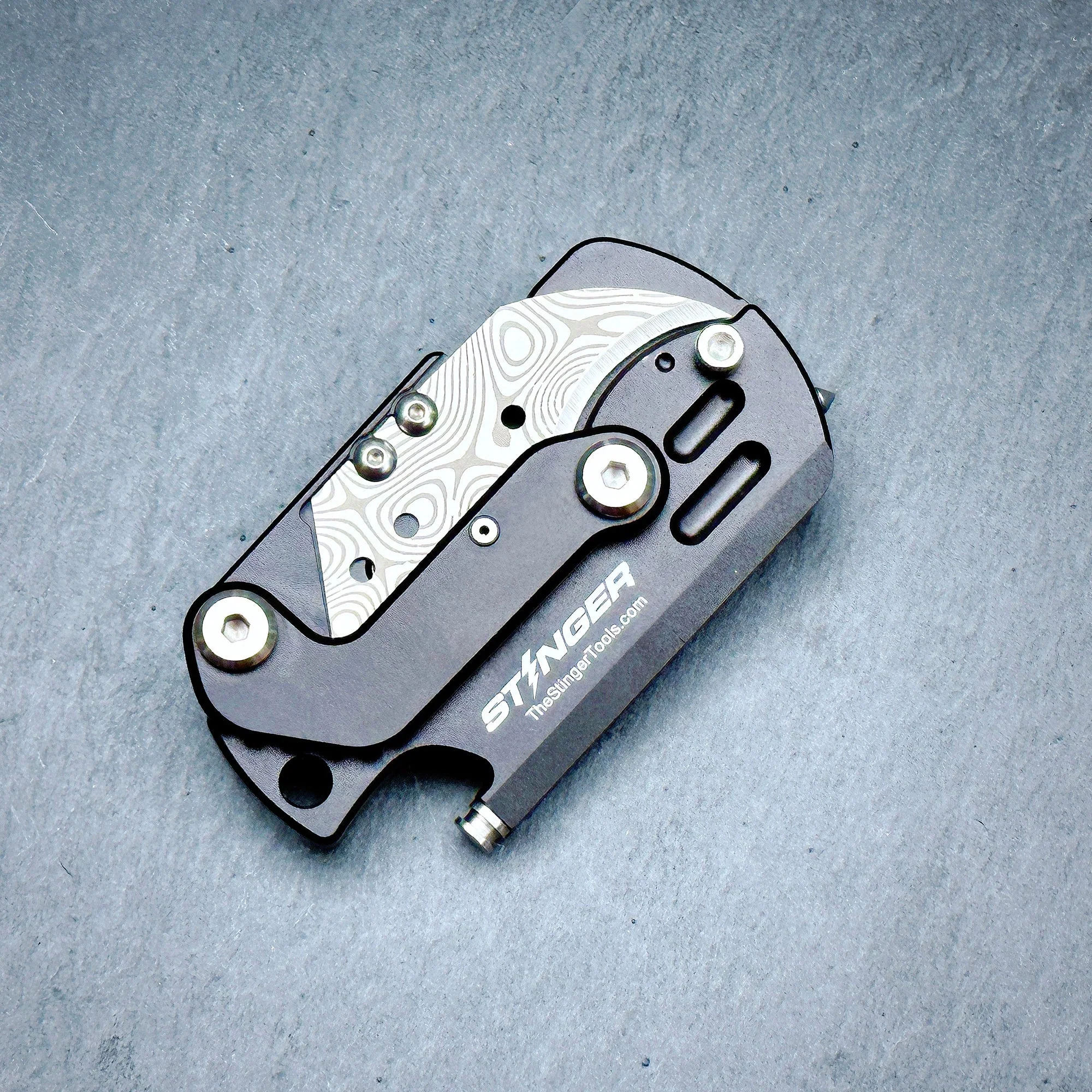 Stinger Laser Engraved Utility Razor Blades, Utility Knife Blades Replacement -Hook Blade Damascus Silver for Dog Tag Blade only - Image 3