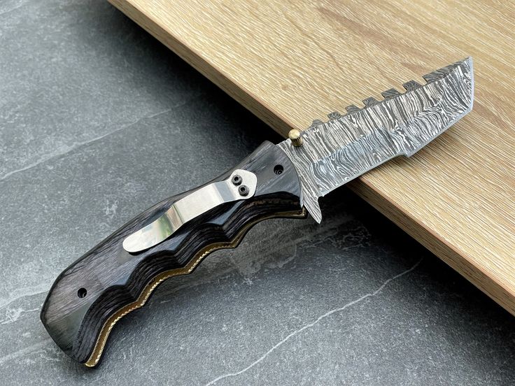 Tactical Urban Guardian Folding Pocket Knife – 8" Handmade Damascus Steel Blade, Pakka Wood Handle - Image 4