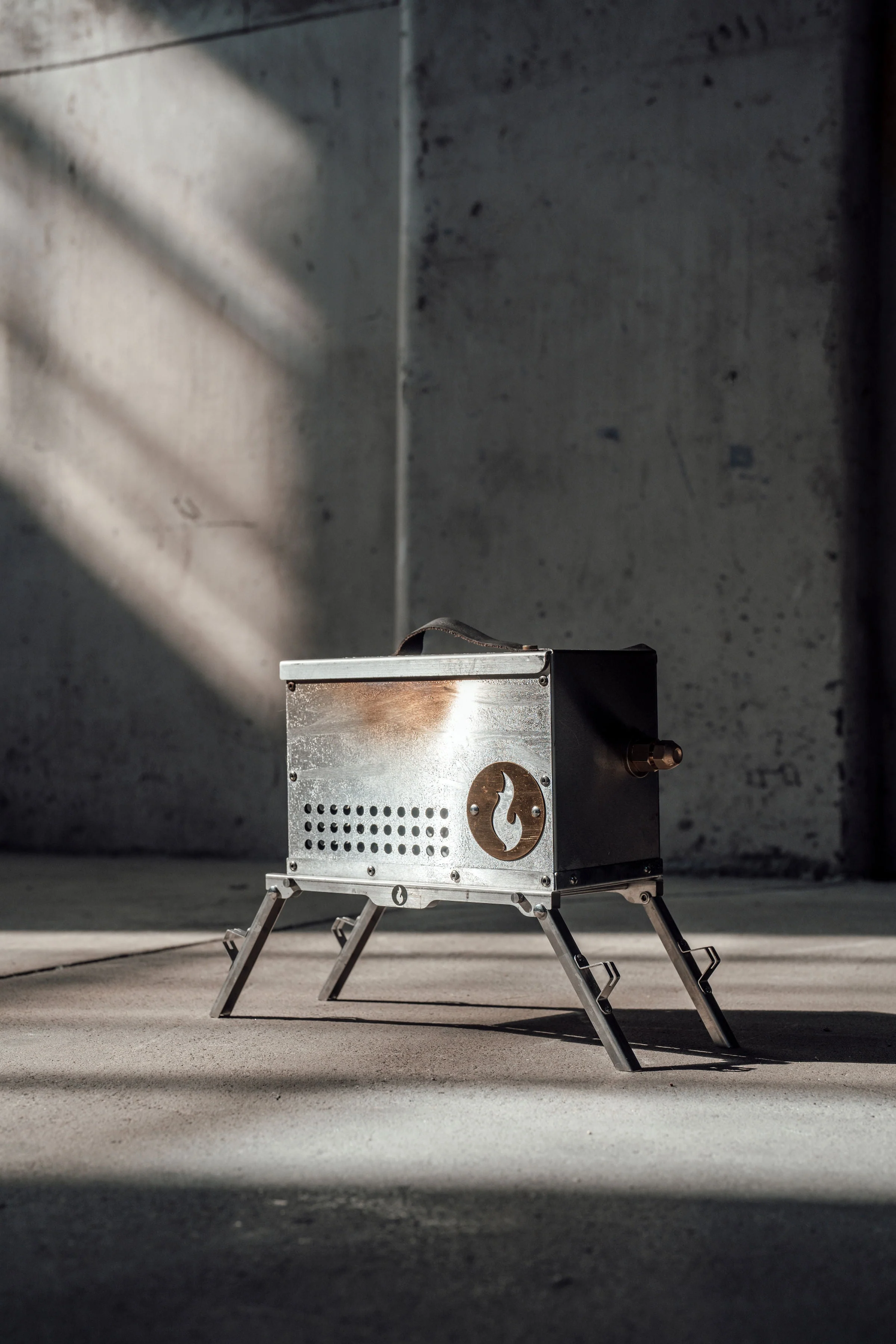 The Hekla: 304 Stainless Steel LavaBox with Dual-Burner - Image 2