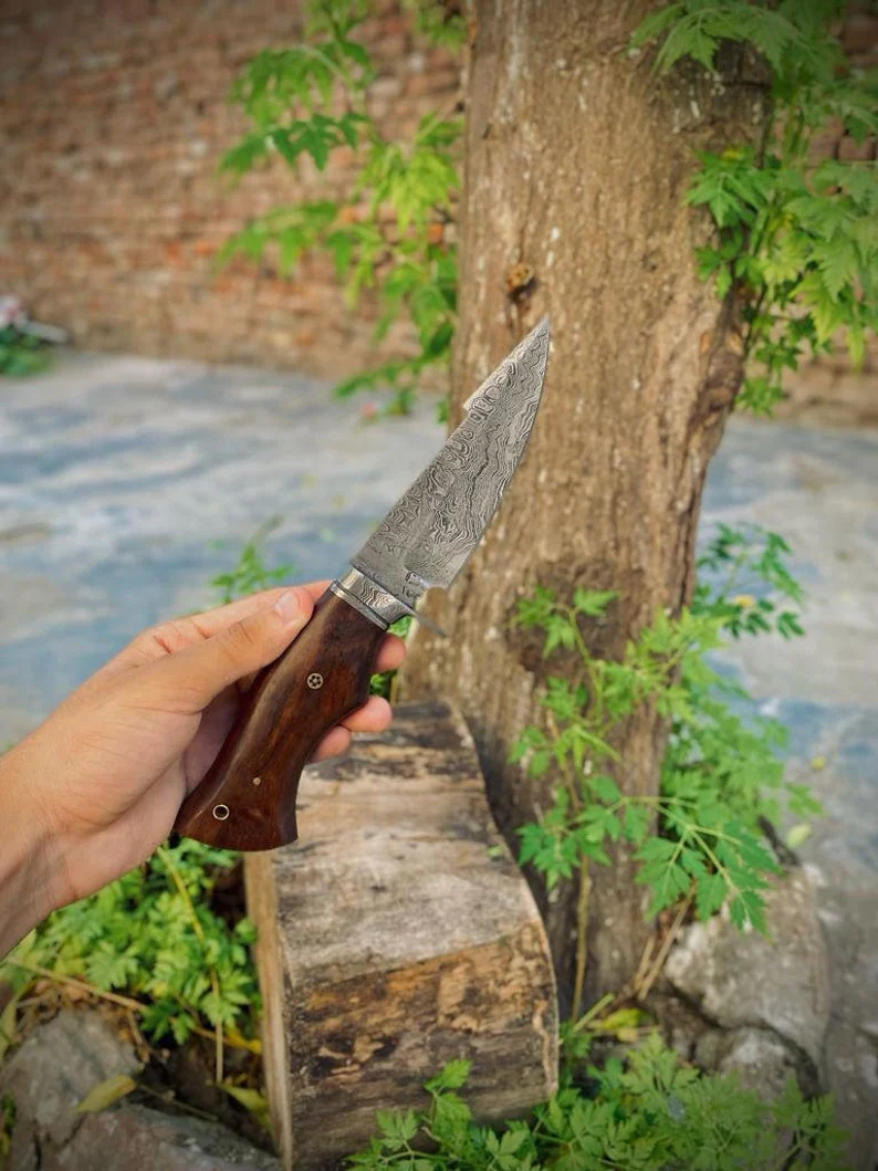 The Hunter's Favorite: 10-Inch Hunting Knife with Damascus Steel Blade, Rosewood Handle, and Damascus Guard - Image 4