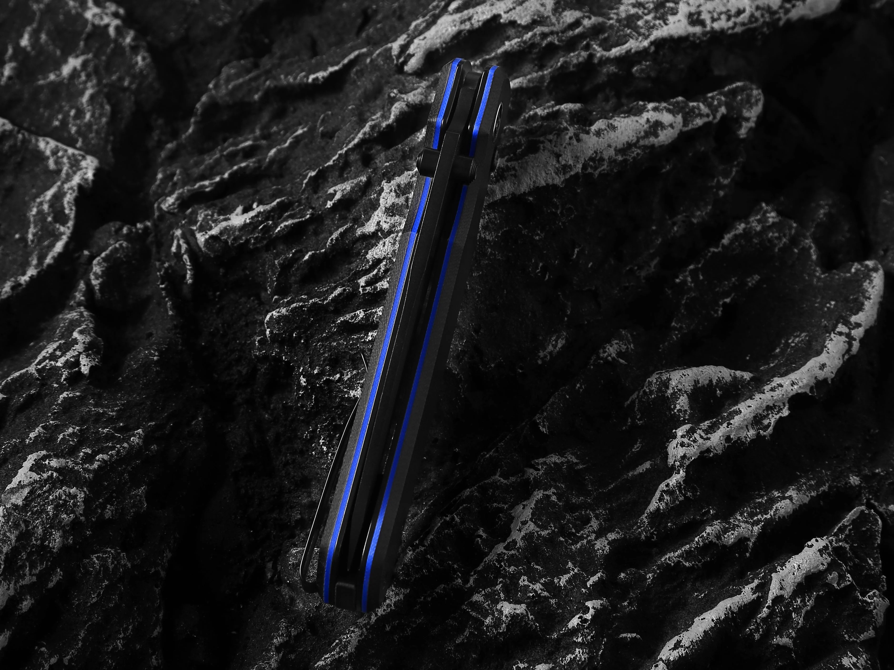 The Loyalist Folding Pocket Knife Giftset for Men and Women (Black and Blue) - Image 8
