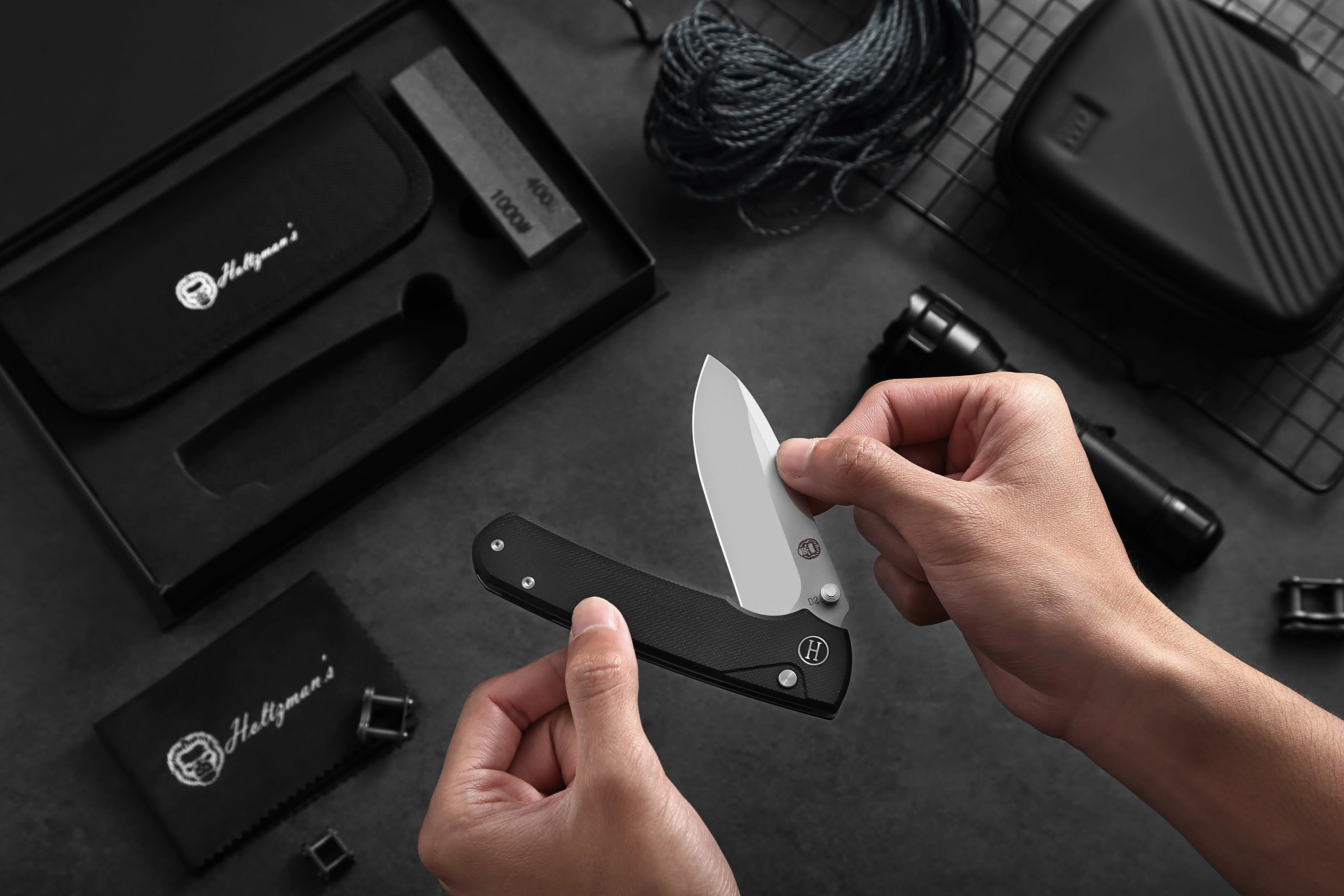 The Loyalist Folding Pocket Knife Giftset for Men and Women (Sand and Black) - Image 7