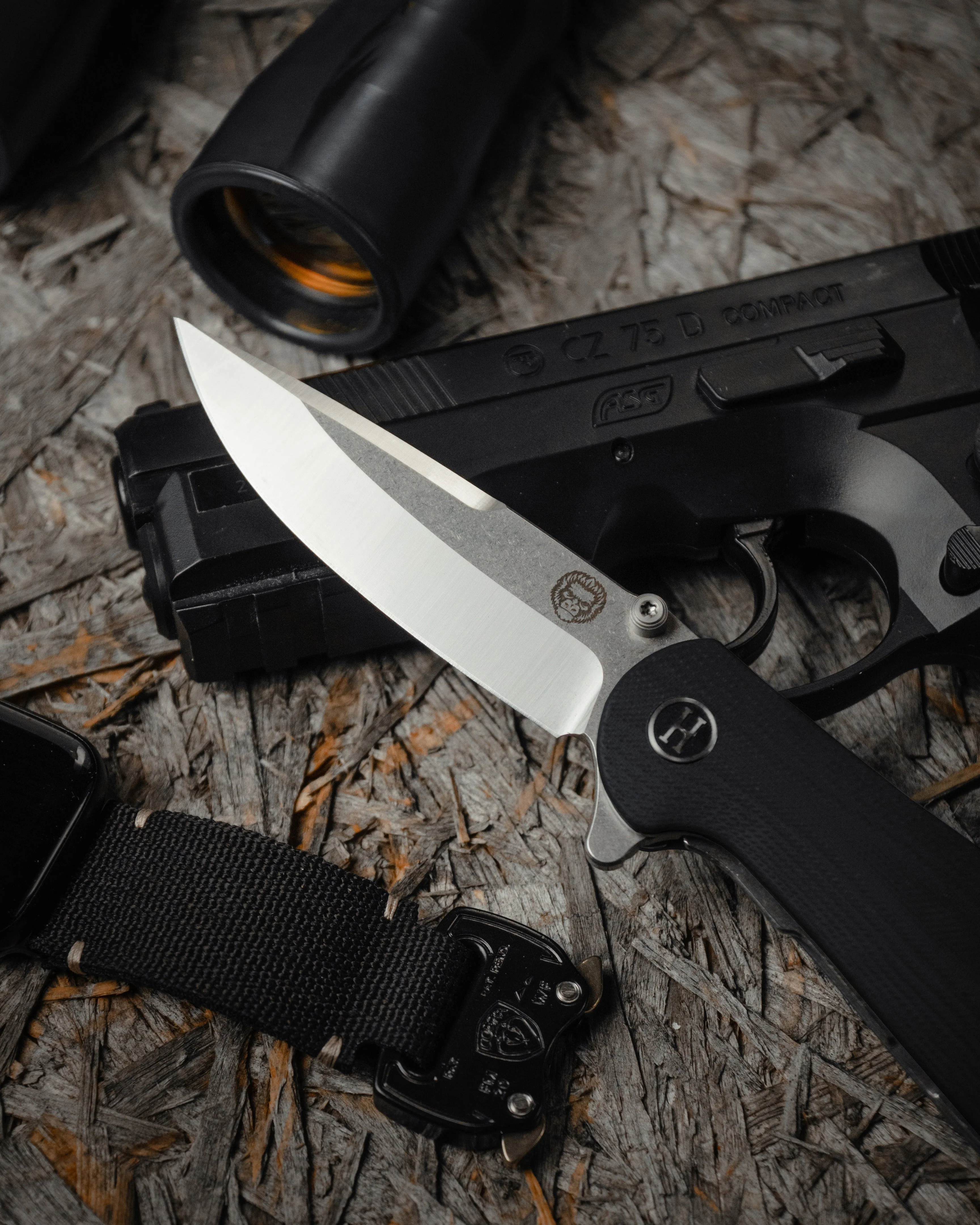 The Straight Back Folding Pocket Knife Giftset for Men and Women (Silver and Black) - Image 3
