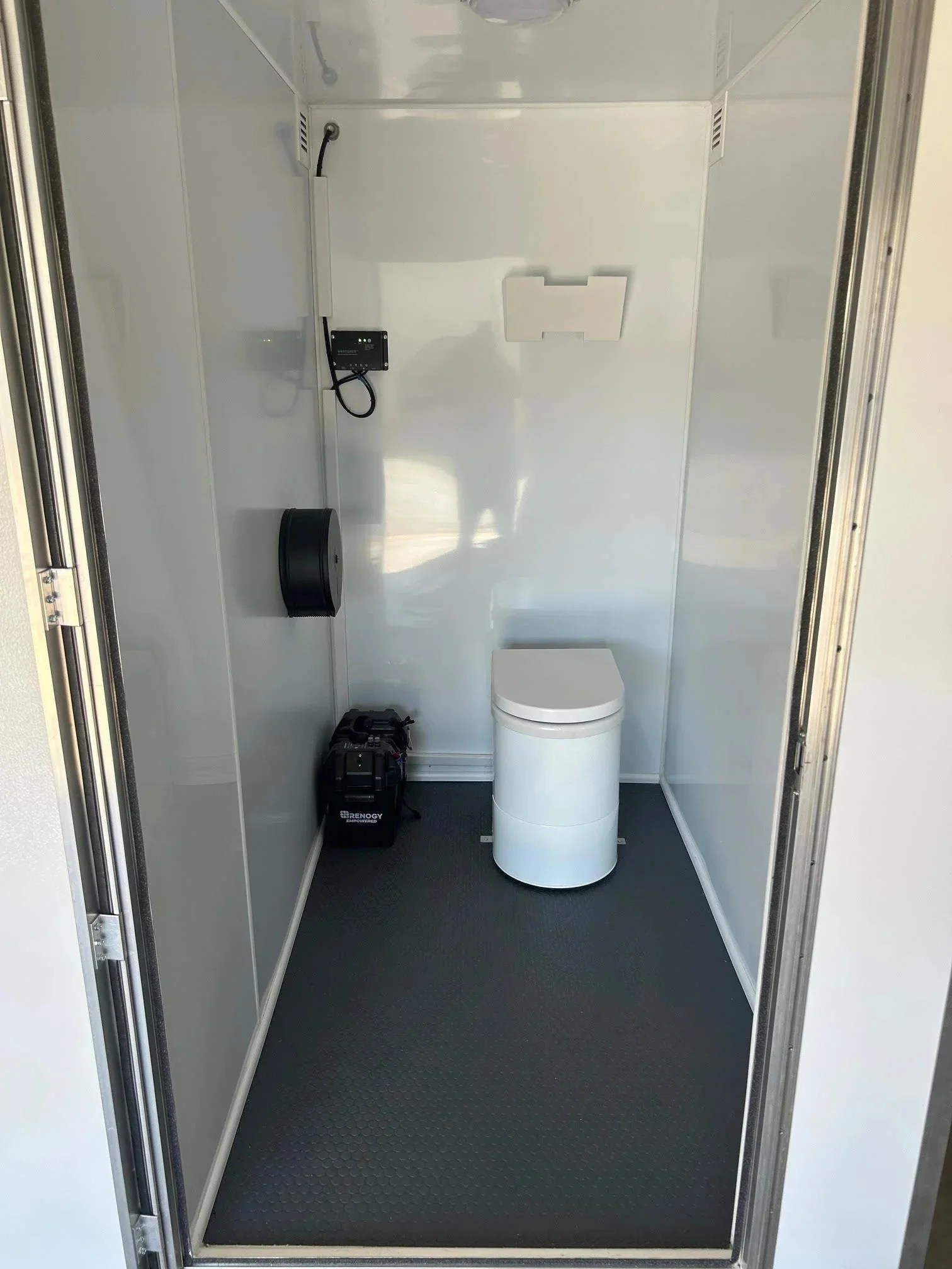 TinyJohn Single Portable Restroom with Waterless Incinerating Toilet - Image 3