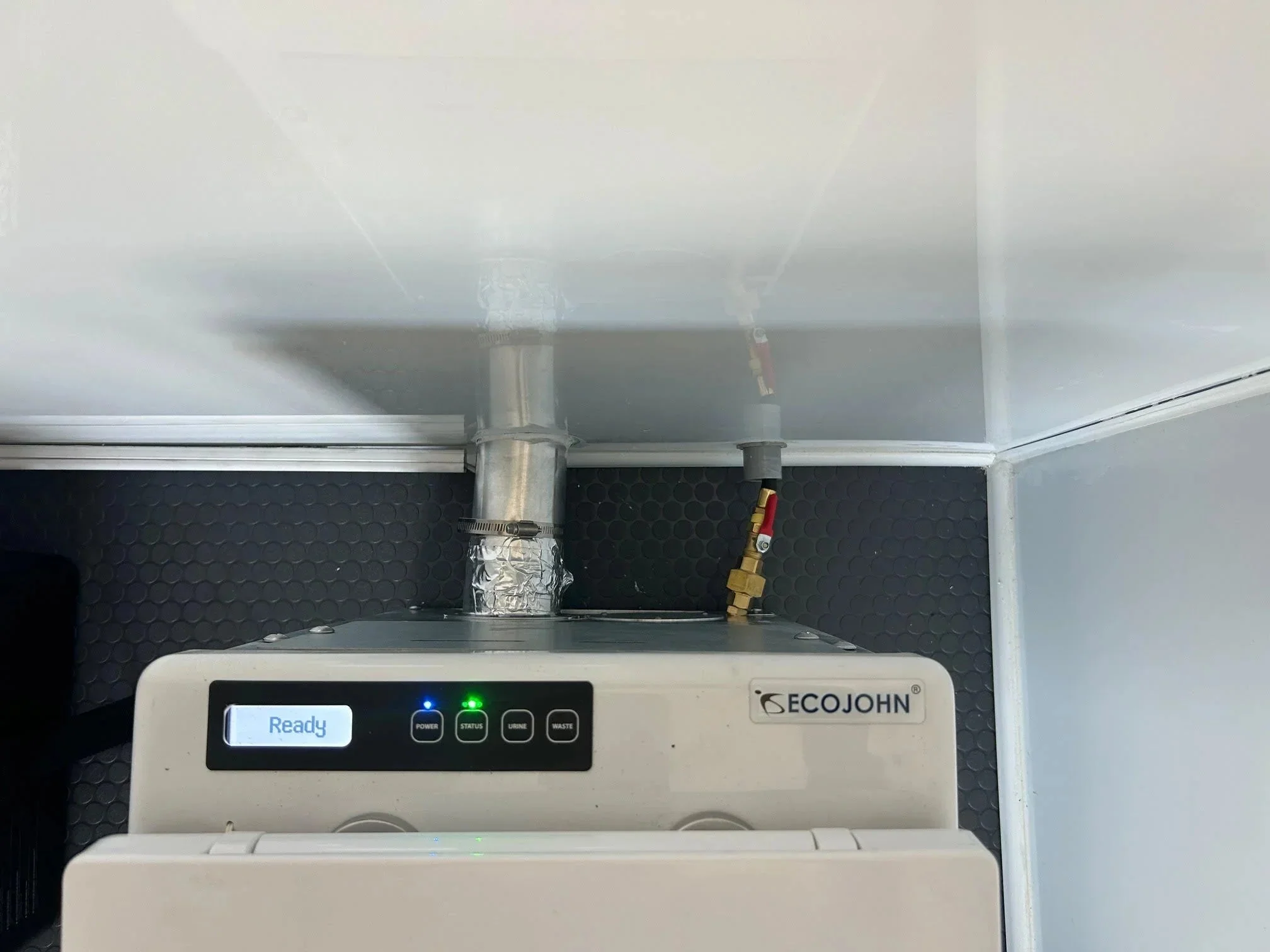 TinyJohn Single Portable Restroom with Waterless Incinerating Toilet - Image 6