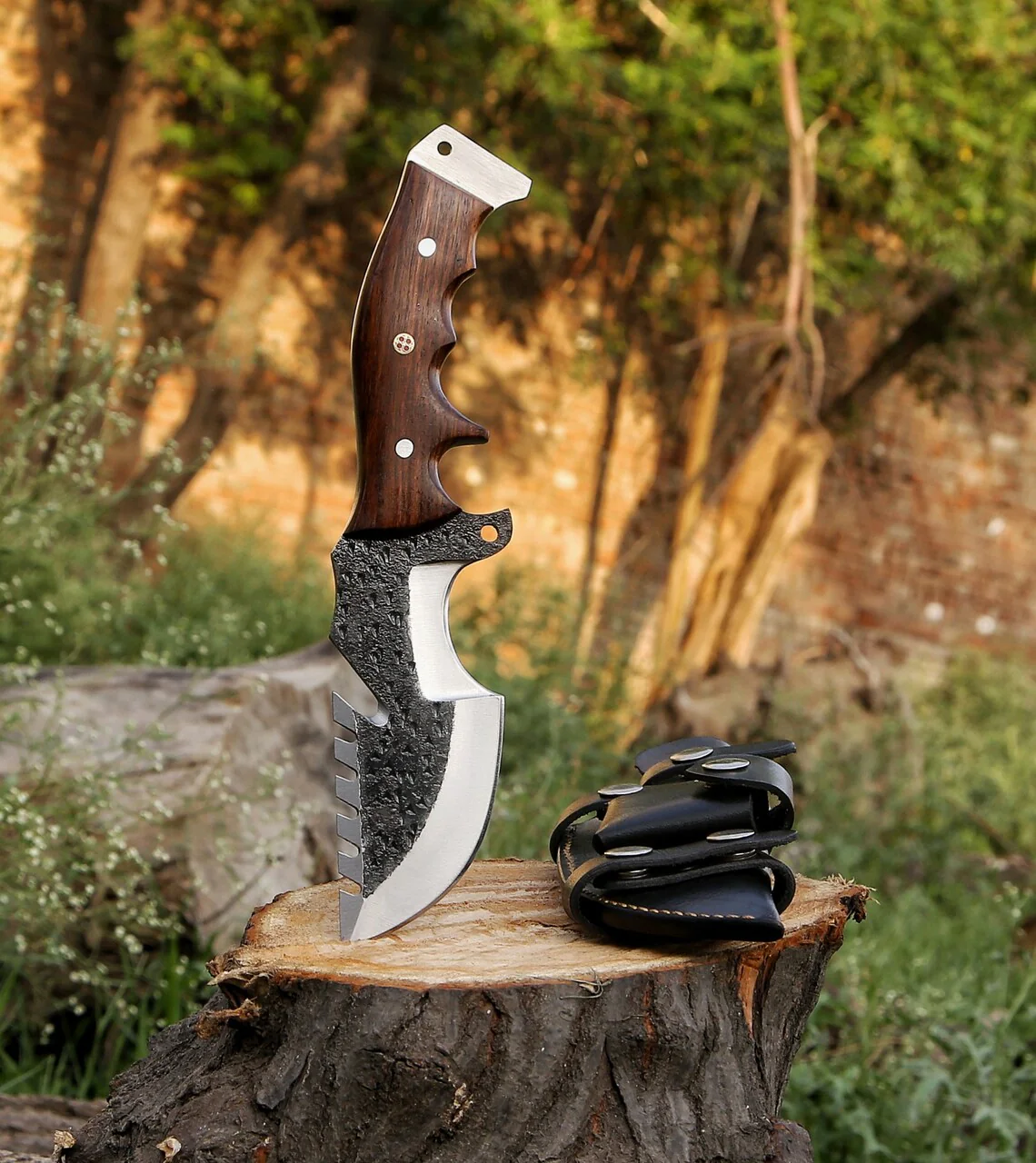 Trackers Knife – Custom Handmade Damascus Blade with Horn Handle - Image 10
