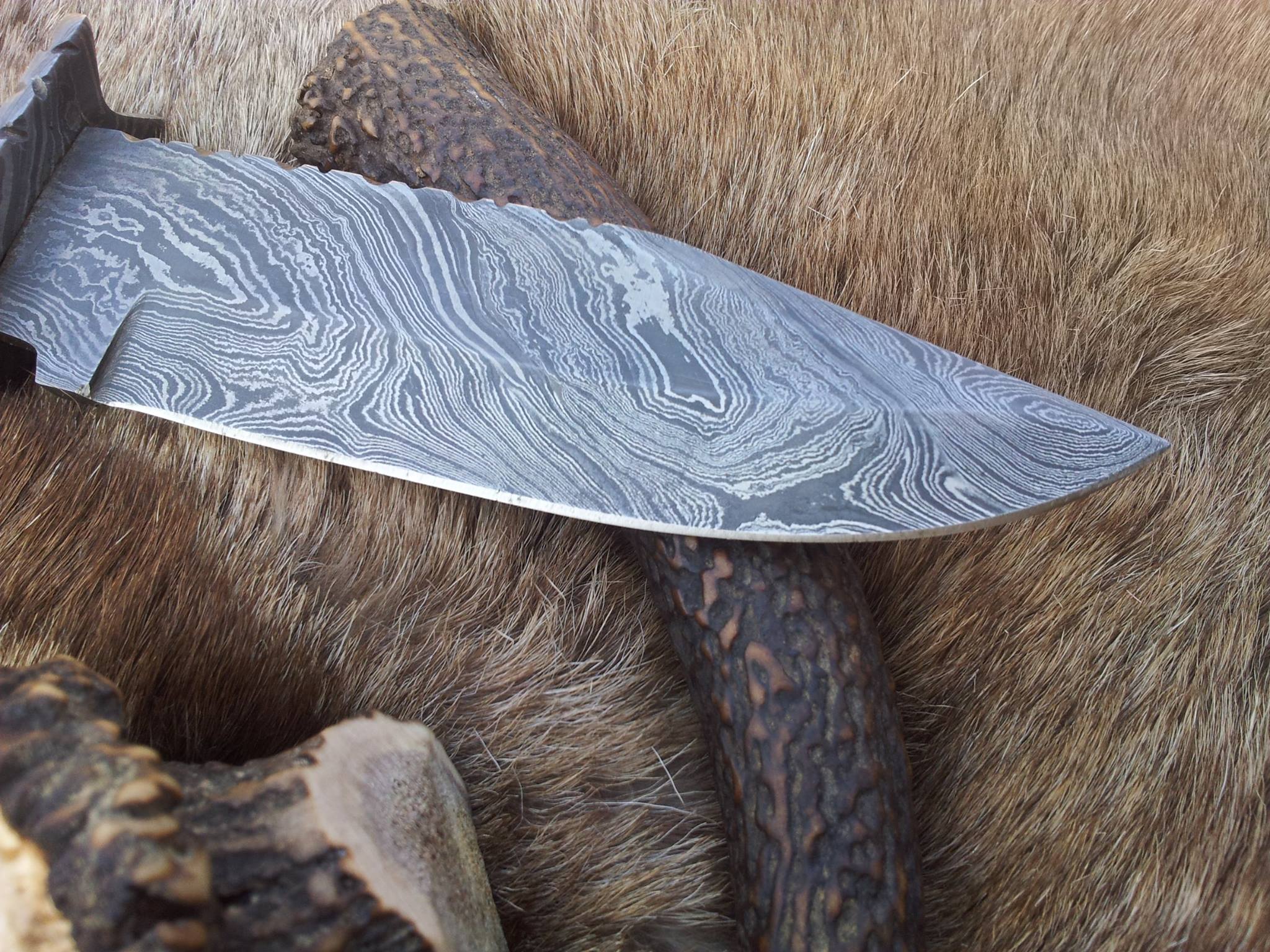 Twist Pattern Damascus Blade Knife - Image 2